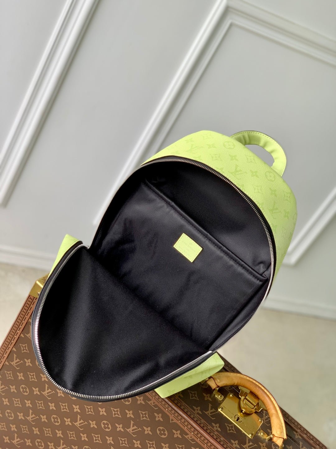 {Style No: 9BMHVVID} DISCOVERY SLIM BACKPACK 38 IN LEMON YELLOW MONOGRAM ECLIPSE REVERSE CALFSKIN - Image 6