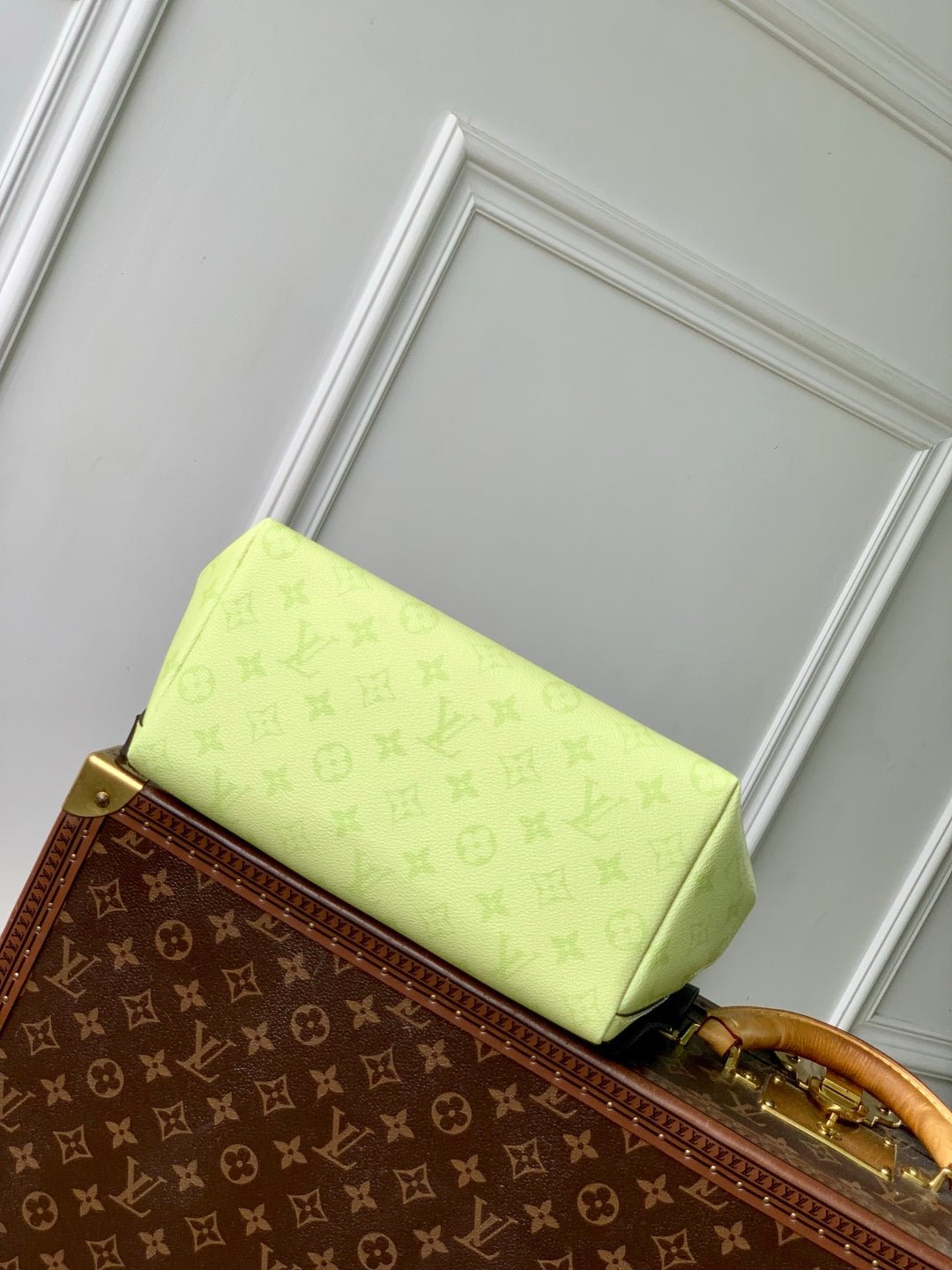 {Style No: 9BMHVVID} DISCOVERY SLIM BACKPACK 38 IN LEMON YELLOW MONOGRAM ECLIPSE REVERSE CALFSKIN - Image 9
