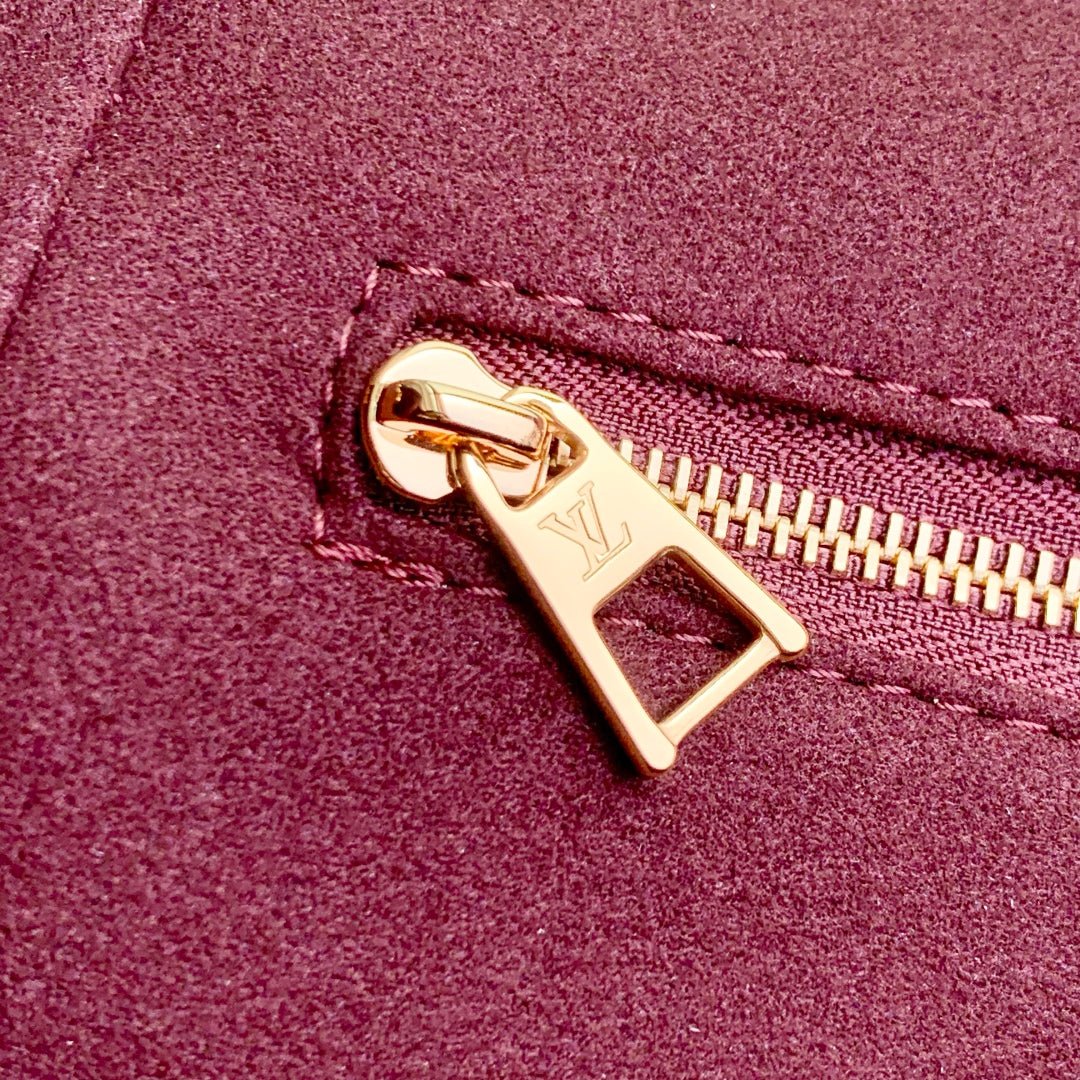 {Style No: URIS4S63} ANYTIME MM 42 IN TOURTERELLE GRAY MONOGRAM EMPREINTE CALFSKIN GOLD HARDWARE - Image 6