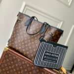 {Style No: 125HZU2A} NEVERFULL BANDOULIÈRE INSIDE OUT BB 31 IN BROWN MONOGRAM CANVAS AND BLACK CALFSKIN