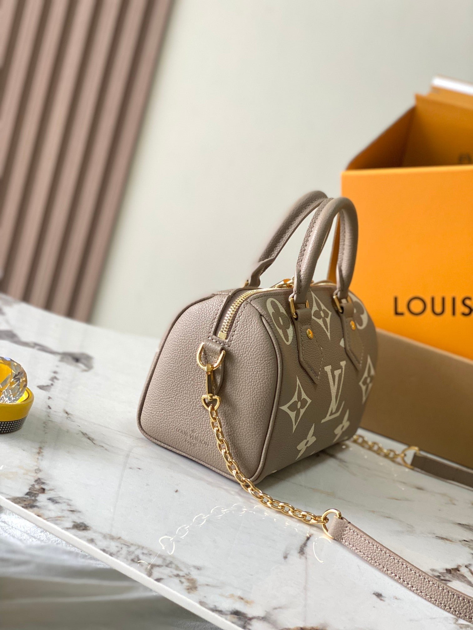 {Style No: 4IEIPXB7} SPEEDY BANDOULIÈRE 20 IN TAUPE BROWN AND WHITE MONOGRAM EMPREINTE LEATHER - Image 9