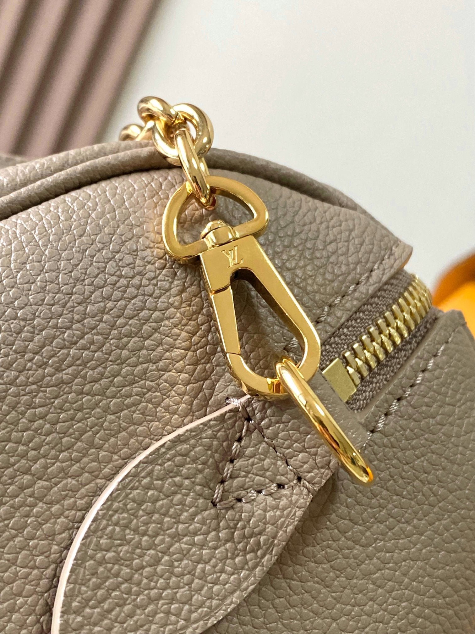 {Style No: 4IEIPXB7} SPEEDY BANDOULIÈRE 20 IN TAUPE BROWN AND WHITE MONOGRAM EMPREINTE LEATHER - Image 2