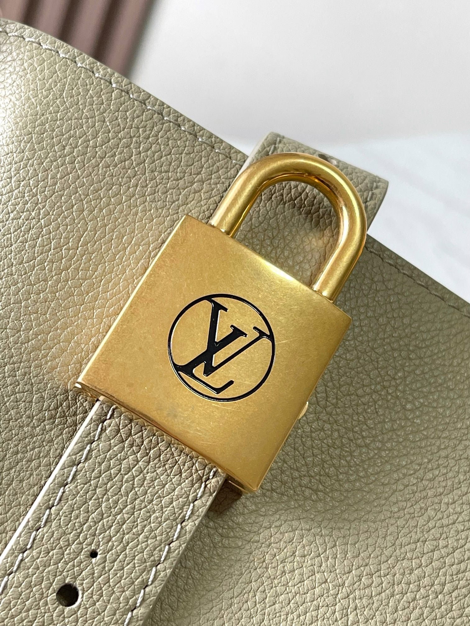{Style No: NJQCCASL} LOW KEY CABAS 47 IN BEIGE GRAINED CALFSKIN GOLD BUCKLE - Image 2