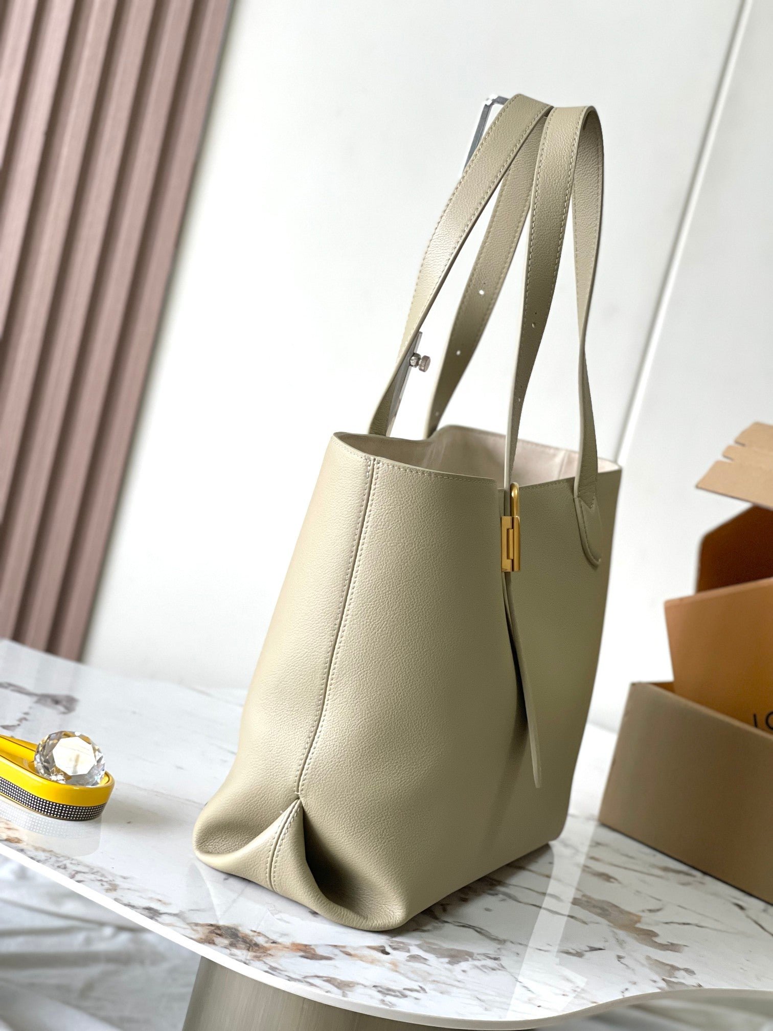 {Style No: NJQCCASL} LOW KEY CABAS 47 IN BEIGE GRAINED CALFSKIN GOLD BUCKLE - Image 3