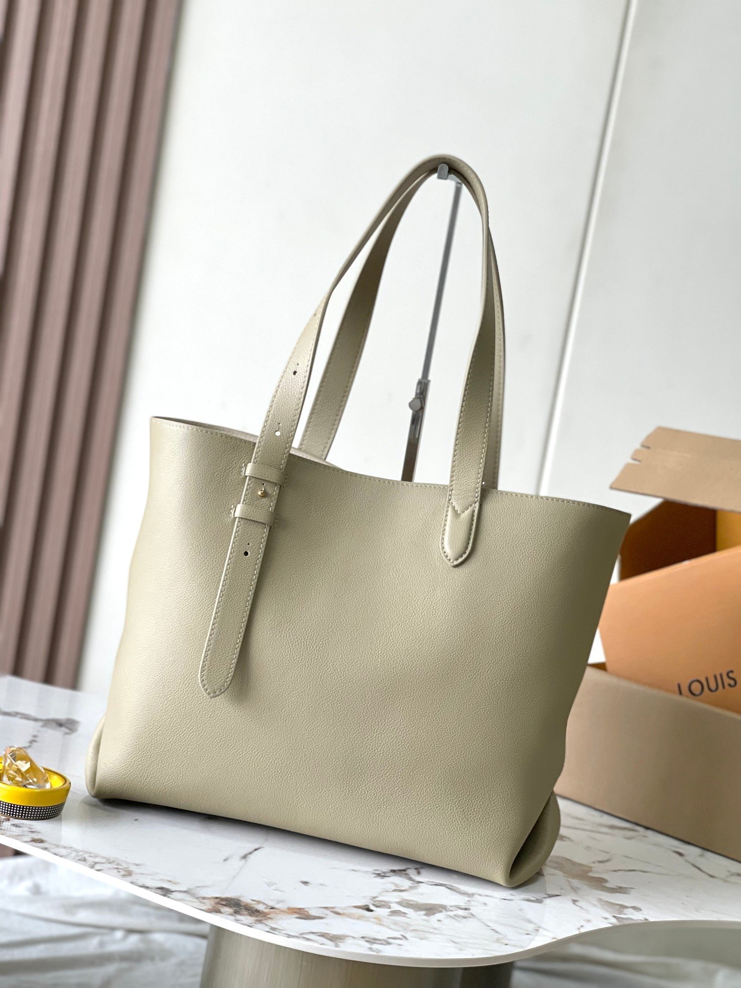 {Style No: NJQCCASL} LOW KEY CABAS 47 IN BEIGE GRAINED CALFSKIN GOLD BUCKLE - Image 6