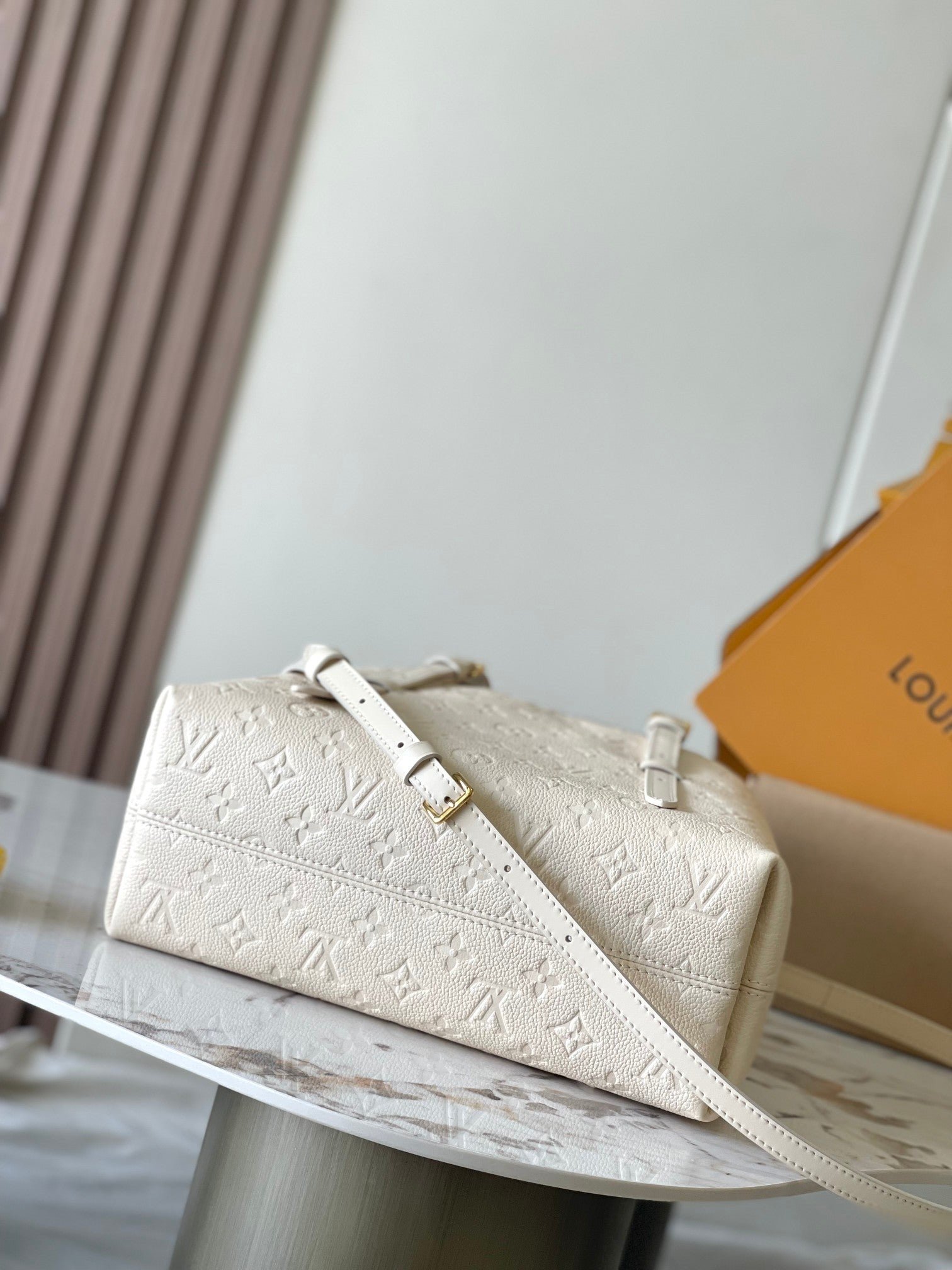 {Style No: OL4OALFU} BABYLONE TOTE 31 IN WHITE MONOGRAM EMPREINTE LEATHER - Image 2