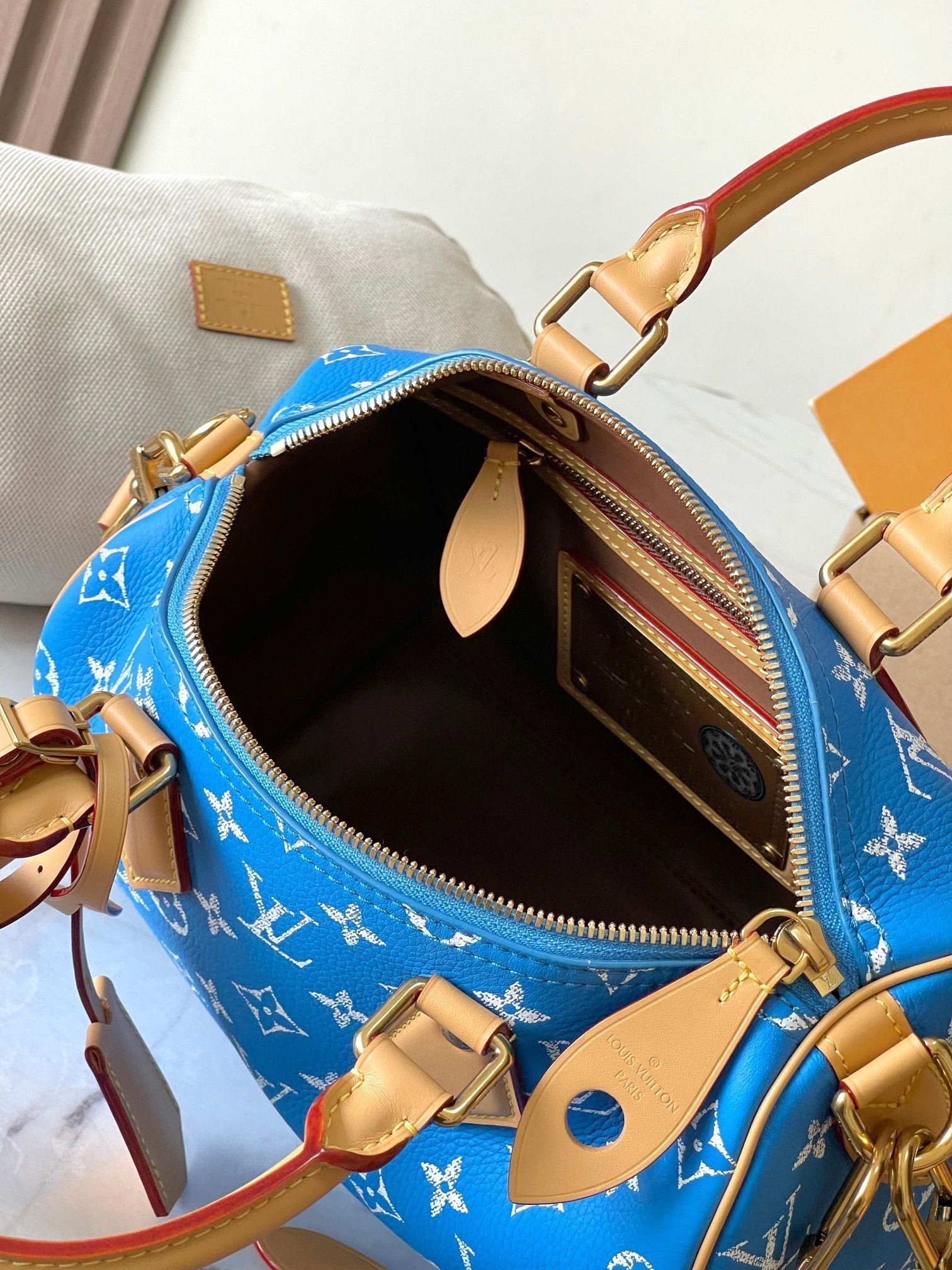 {Style No: KNQSSBKF} SPEEDY P9 BANDOULIÈRE 25 IN BLUE MONOGRAM CANVAS GOLD HARDWARE - Image 7