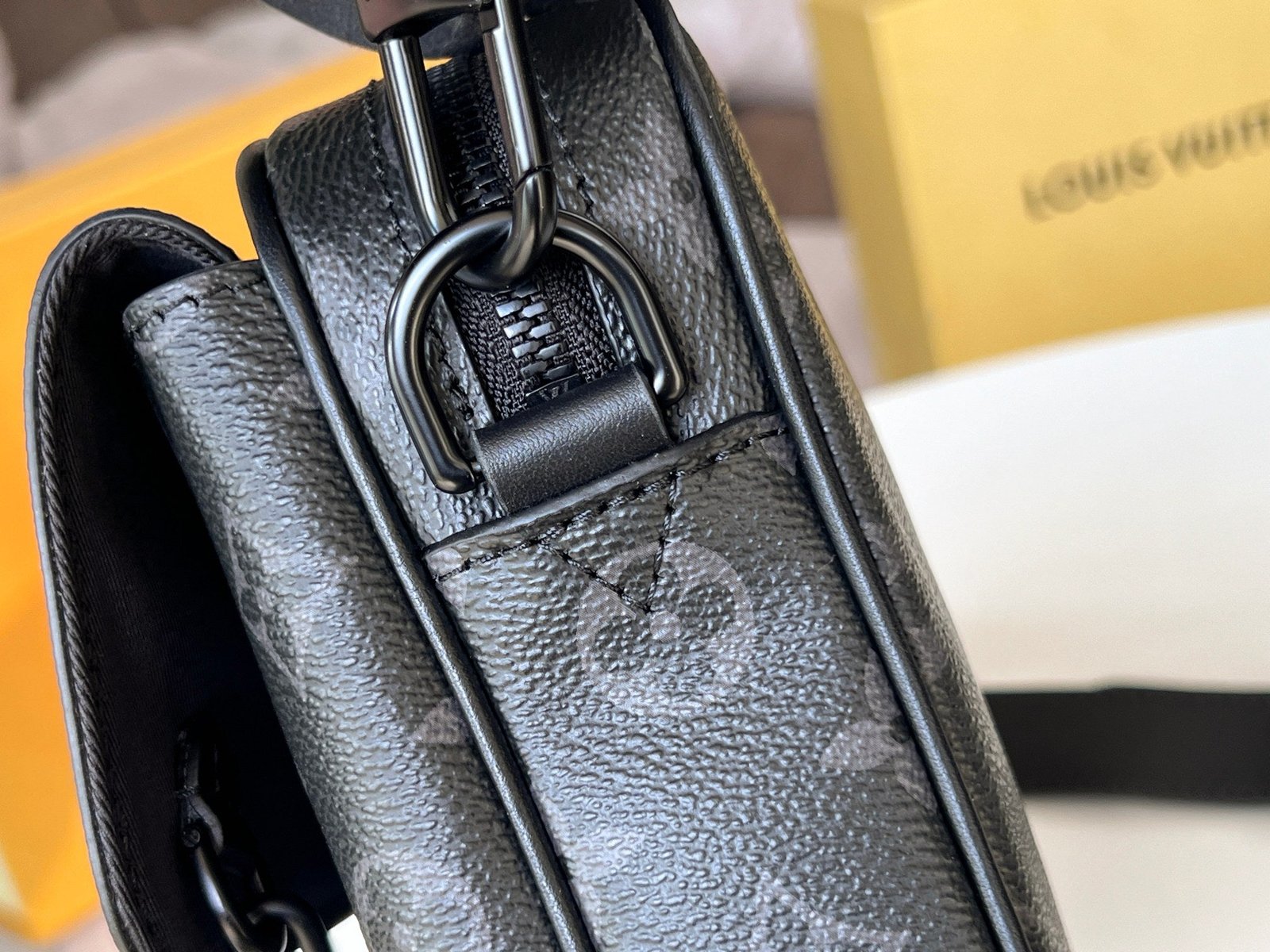 {Style No: RWEWL2WG} STEAMER 24 IN BLACK MONOGRAM ECLIPSE CANVAS - Image 7