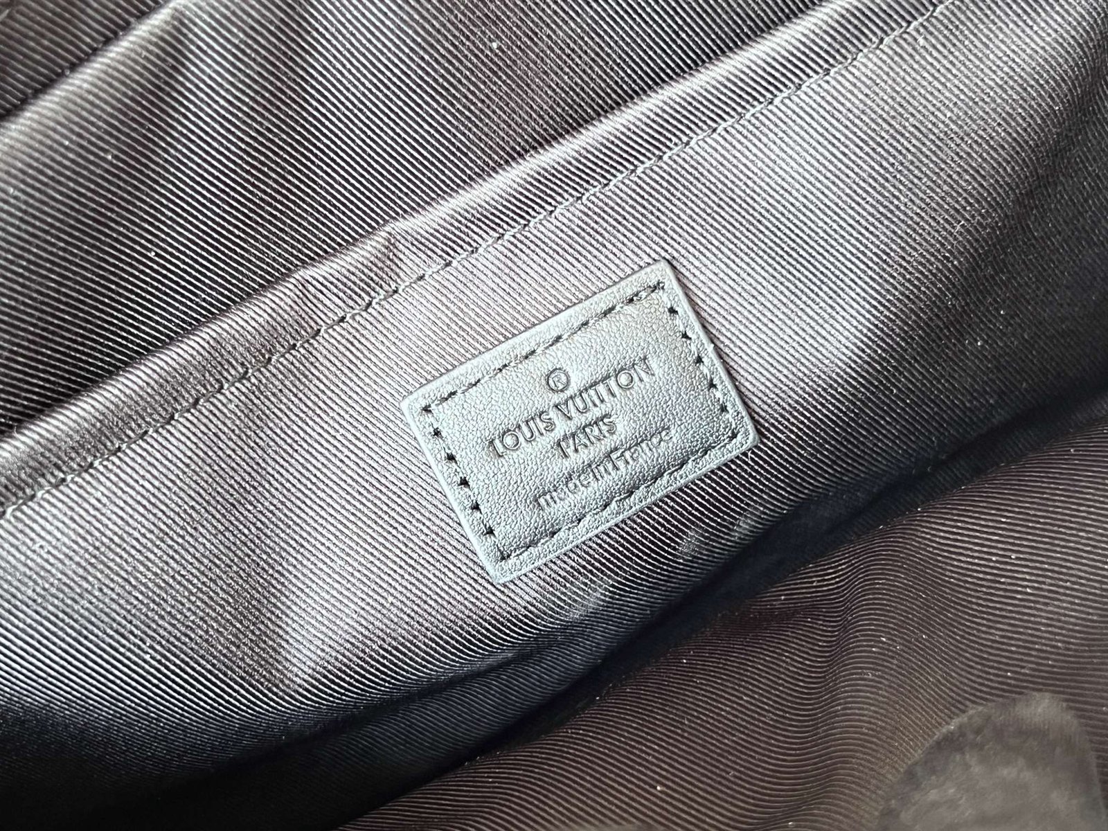 {Style No: RWEWL2WG} STEAMER 24 IN BLACK MONOGRAM ECLIPSE CANVAS - Image 9