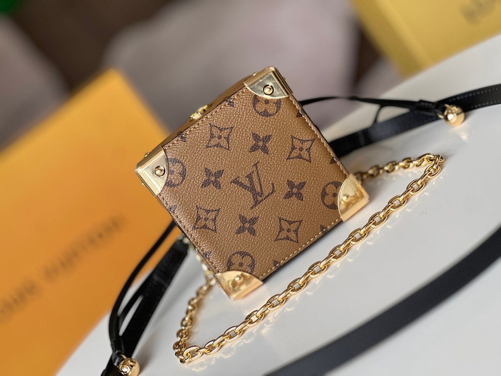 {Style No: K7M89TCA} NOE PURSE 11.5 NANO CHARM BROWN MONOGRAM REVERSE CANVAS - Image 4