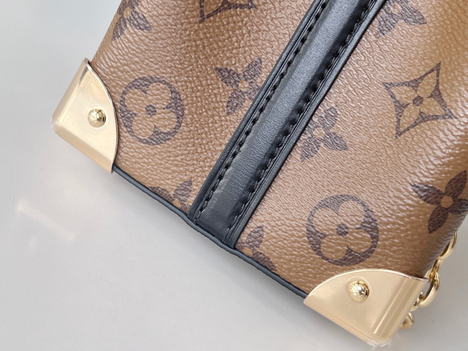 {Style No: K7M89TCA} NOE PURSE 11.5 NANO CHARM BROWN MONOGRAM REVERSE CANVAS - Image 9