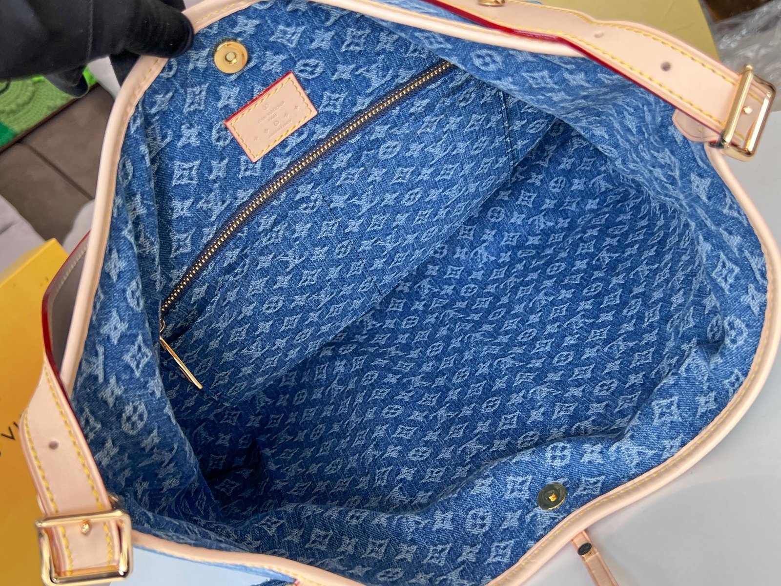 {Style No: AAICS6NV} LV 25S CARRYALL 39 IN BLUE DENIM MONOGRAM LEATHER TRIM - Image 5