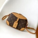 {Style No: C8UHWK2Z} DEAUVILLIE MINI 22 MONOGRAM CANVAS BROWN