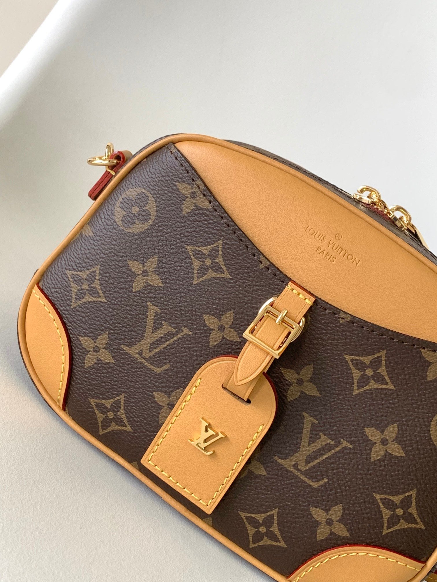 {Style No: C8UHWK2Z} DEAUVILLIE MINI 22 MONOGRAM CANVAS BROWN - Image 6