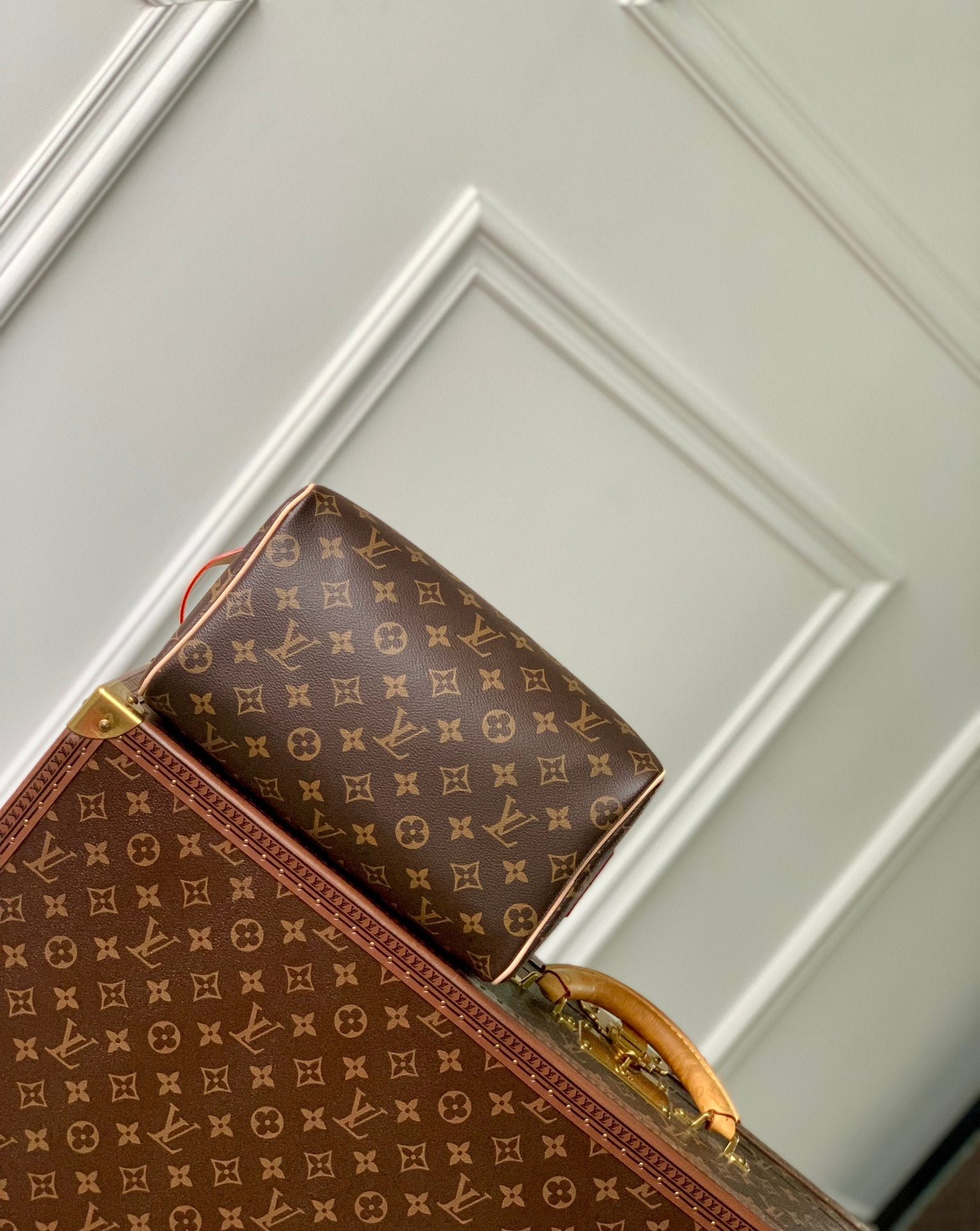 {Style No: HLQMWMDI} DOPP KIT 28 IN BROWN MONOGRAM CANVAS - Image 7