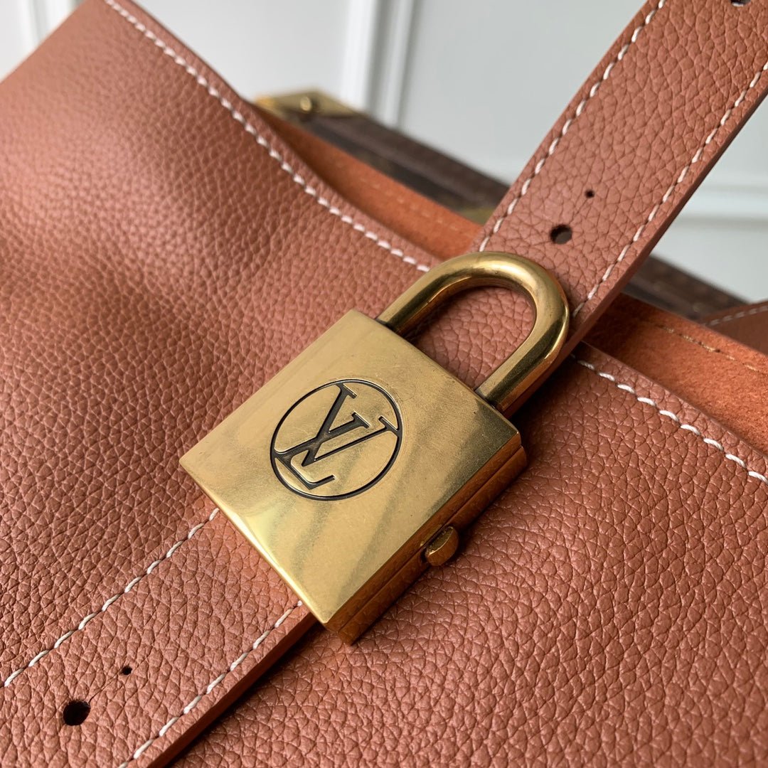 {Style No: 8G1HK8R2} LOW KEY CABAS MM BAG 47 IN TAWNY BROWN GRAINED CALFSKIN - Image 4