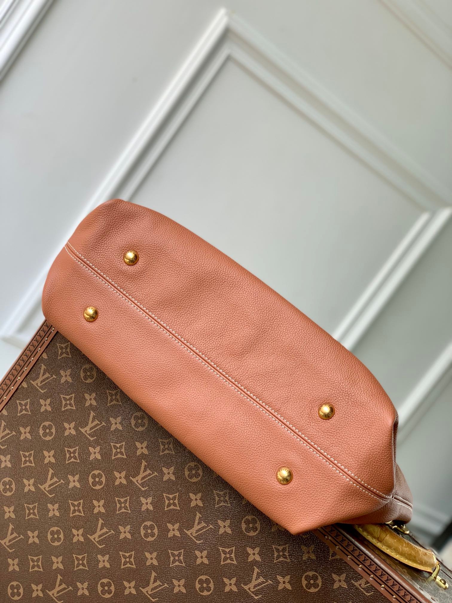 {Style No: 8G1HK8R2} LOW KEY CABAS MM BAG 47 IN TAWNY BROWN GRAINED CALFSKIN - Image 6