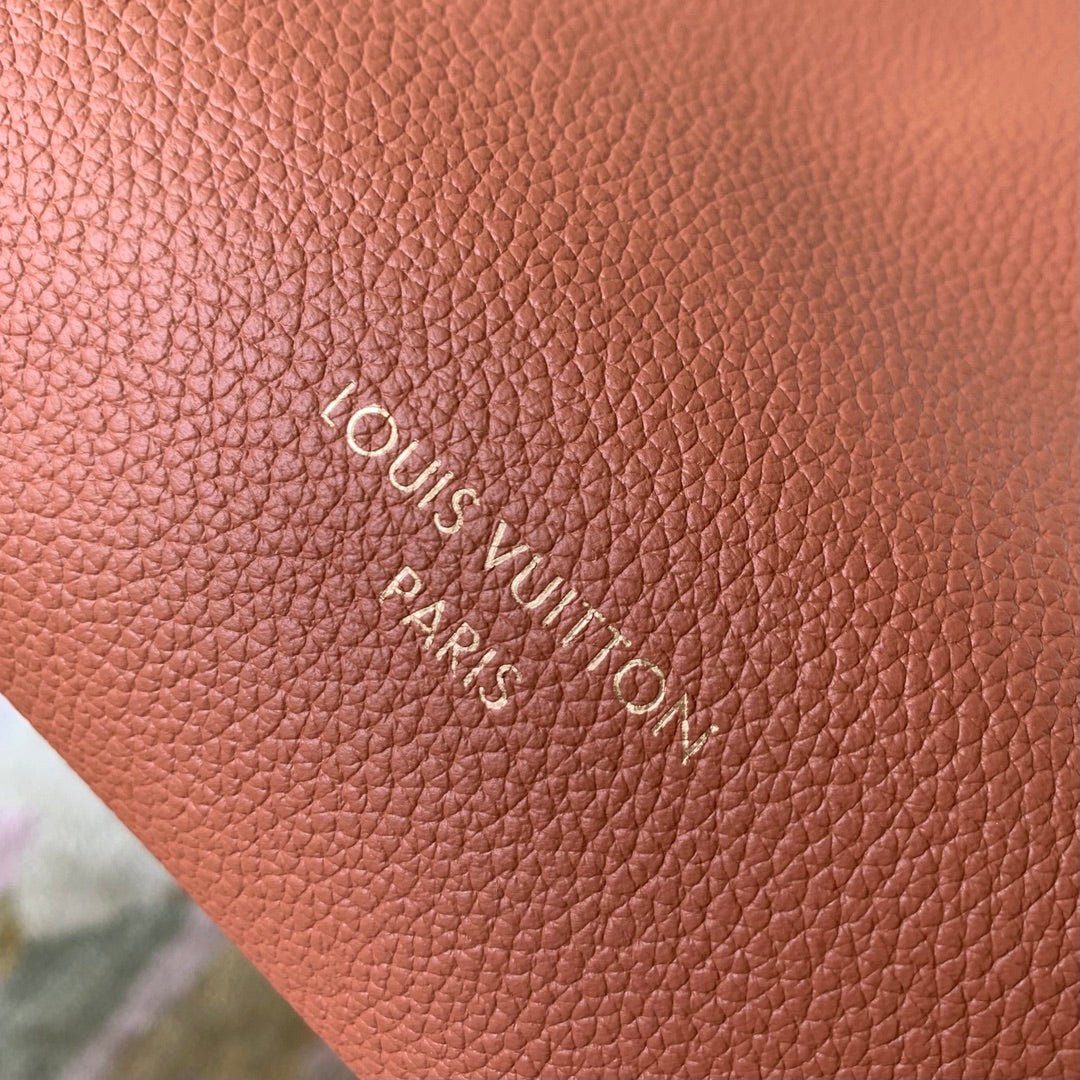 {Style No: 8G1HK8R2} LOW KEY CABAS MM BAG 47 IN TAWNY BROWN GRAINED CALFSKIN - Image 8