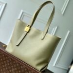 {Style No: 8FJZOF9O} LOW KEY CABAS MM BAG 47 IN BASIL GREEN GRAINED CALFSKIN