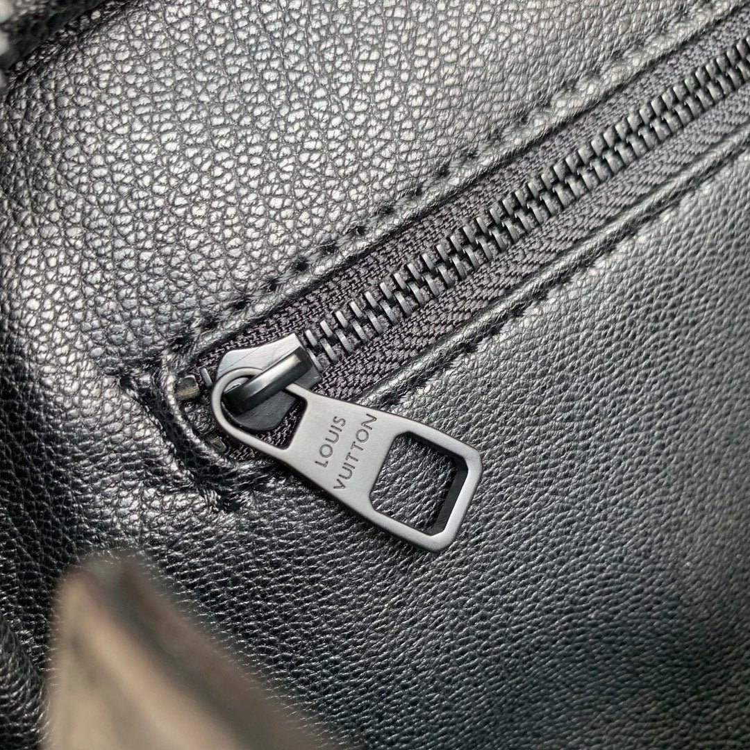 {Style No: VVMTDTSX} DOPP KIT 28 IN BLACK MONOGRAM SHADOW - Image 5
