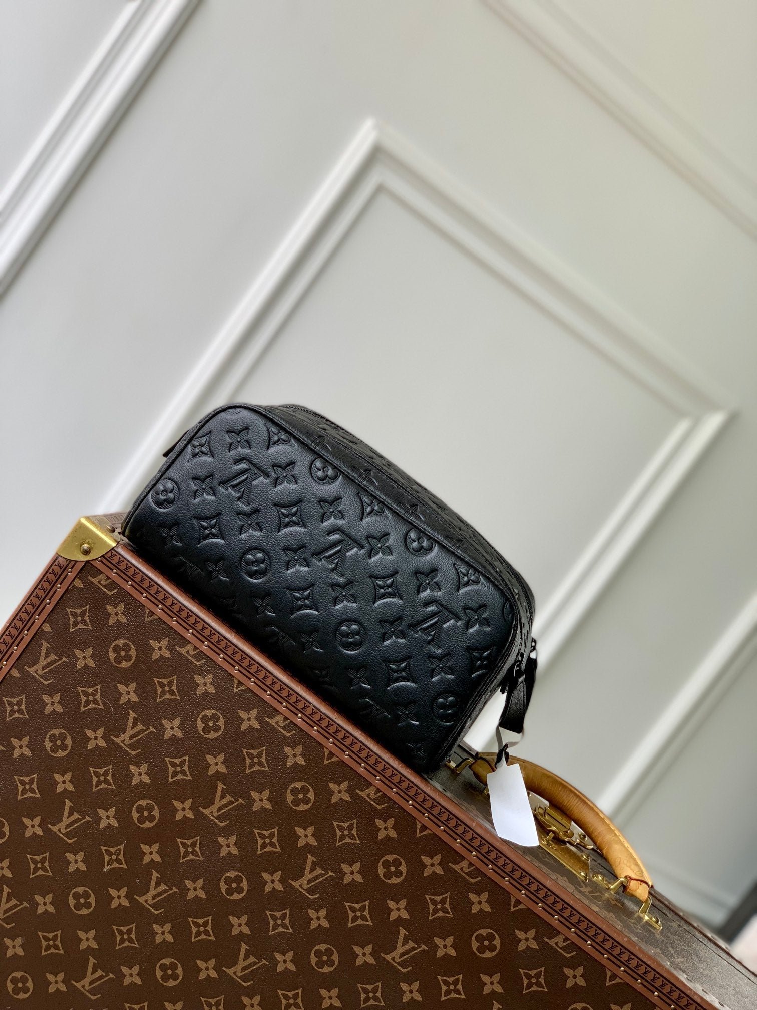 {Style No: VVMTDTSX} DOPP KIT 28 IN BLACK MONOGRAM SHADOW - Image 6