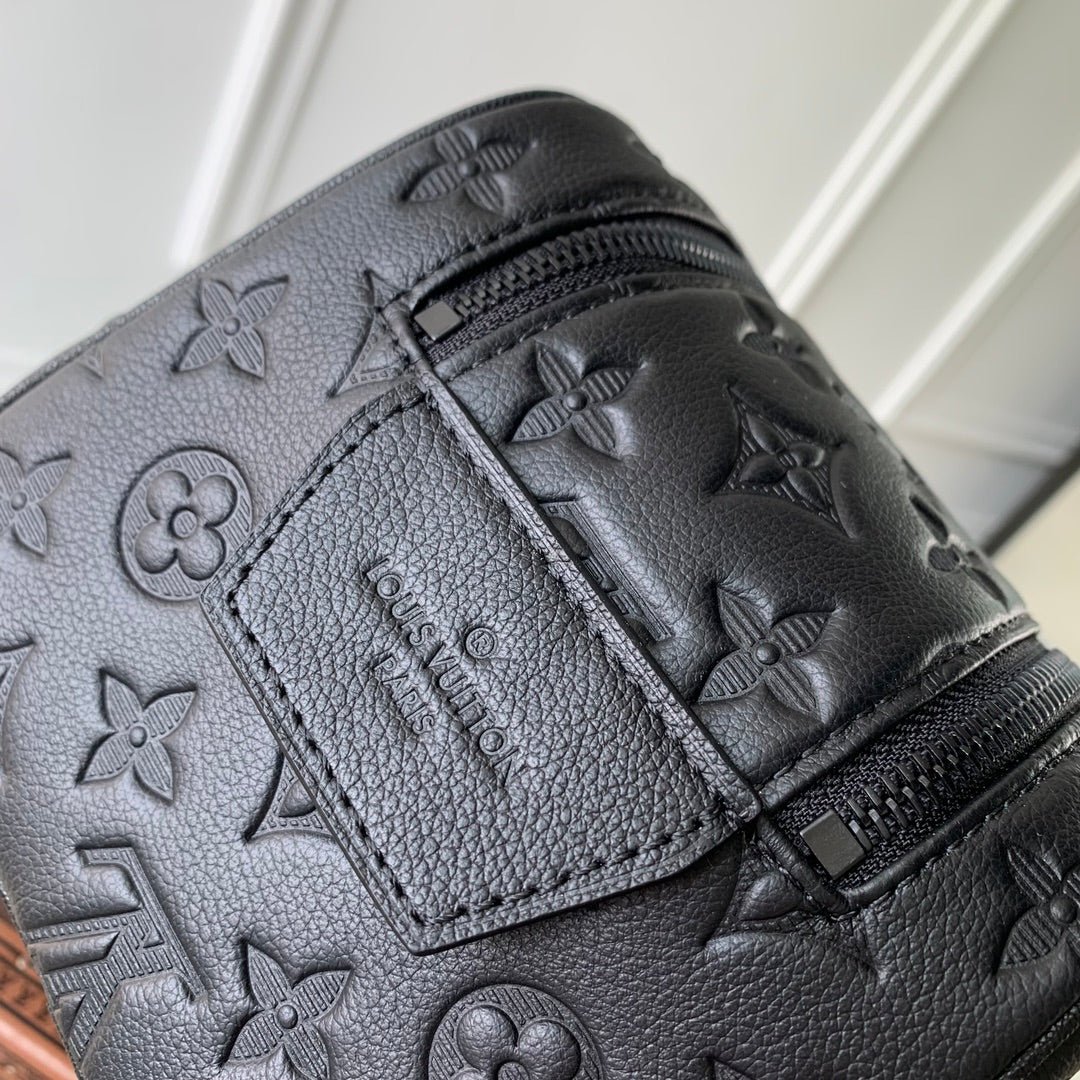 {Style No: VVMTDTSX} DOPP KIT 28 IN BLACK MONOGRAM SHADOW - Image 7