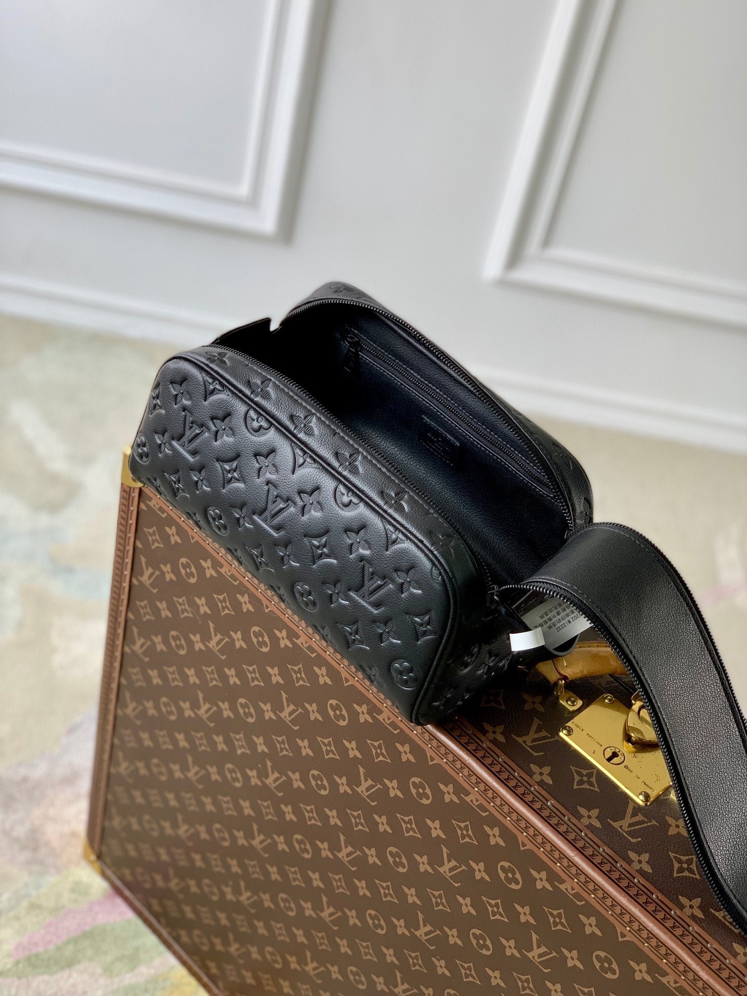 {Style No: VVMTDTSX} DOPP KIT 28 IN BLACK MONOGRAM SHADOW - Image 8