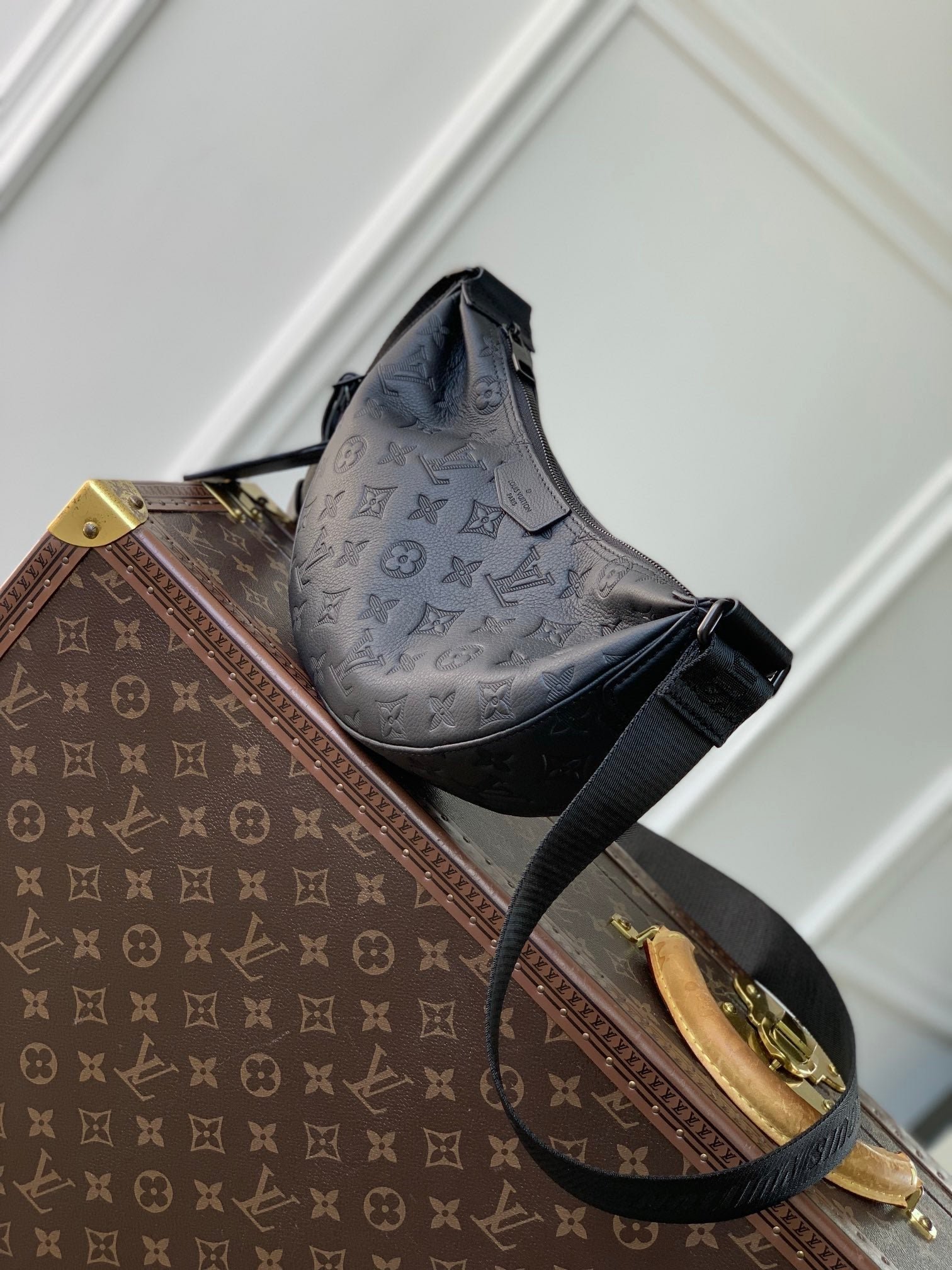 {Style No: Q6TUK15T} HAMAC BAG 28 IN BLACK MONOGRAM SHADOW - Image 3