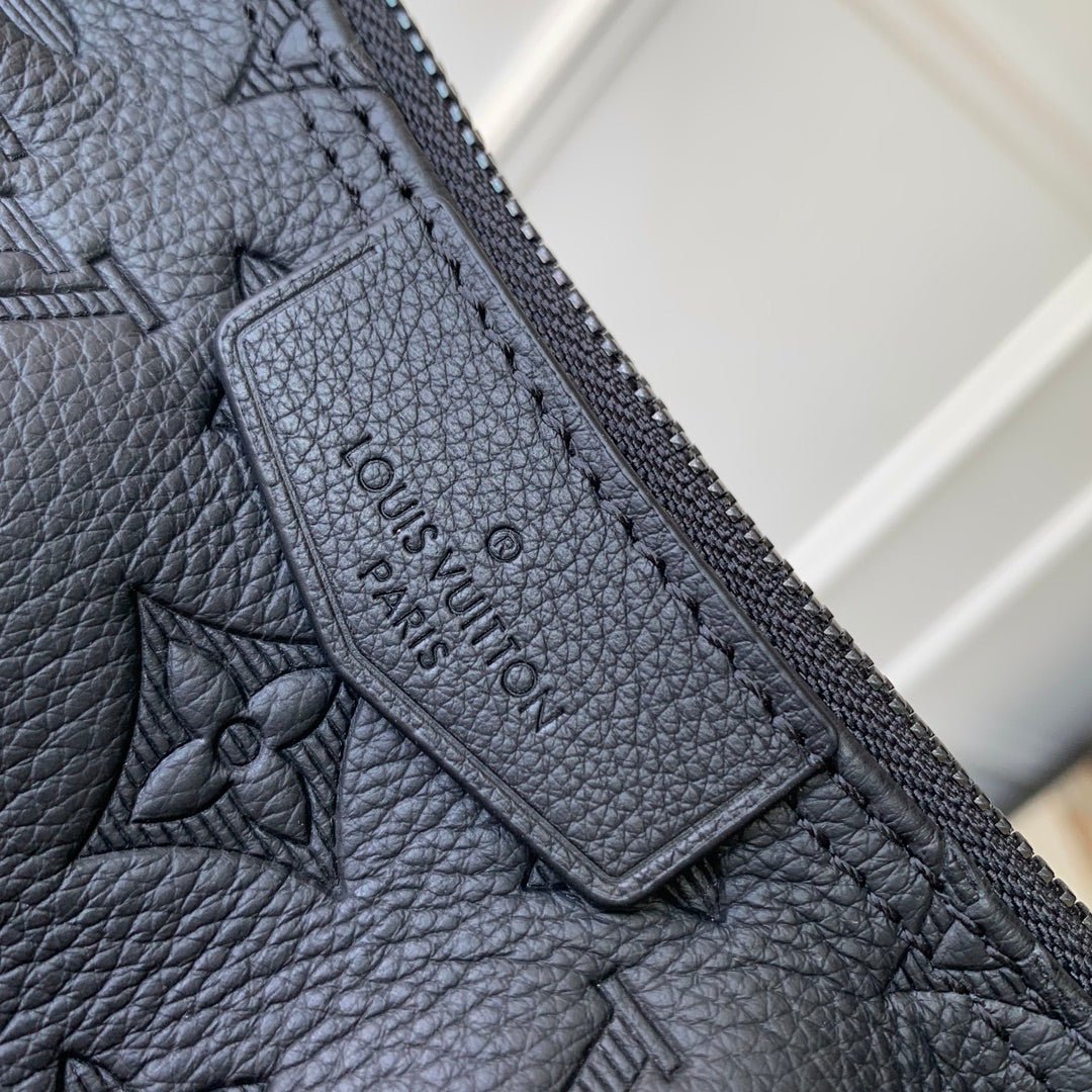 {Style No: Q6TUK15T} HAMAC BAG 28 IN BLACK MONOGRAM SHADOW - Image 4