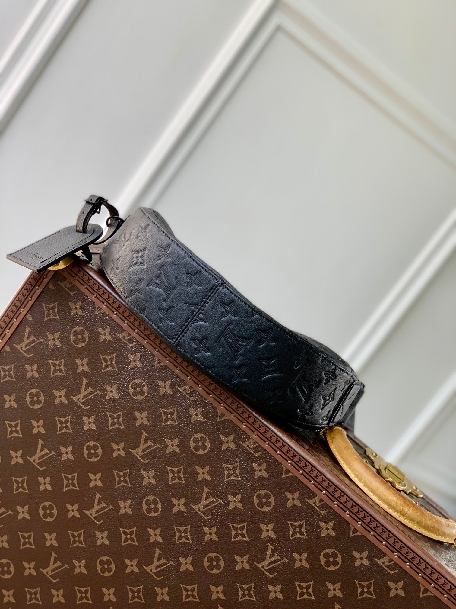 {Style No: Q6TUK15T} HAMAC BAG 28 IN BLACK MONOGRAM SHADOW - Image 9