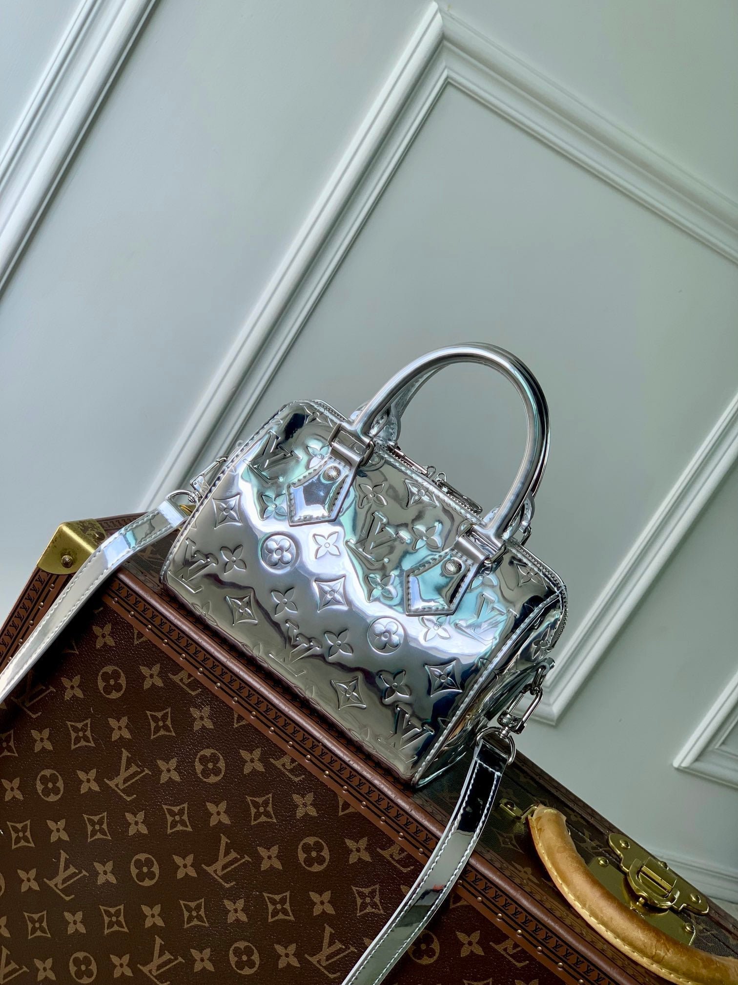 {Style No: 2X5Q4PSZ} SPEEDY BANDOULIÈRE 20 IN SILVER MONOGRAM EMBOSSED CALFSKIN - Image 2