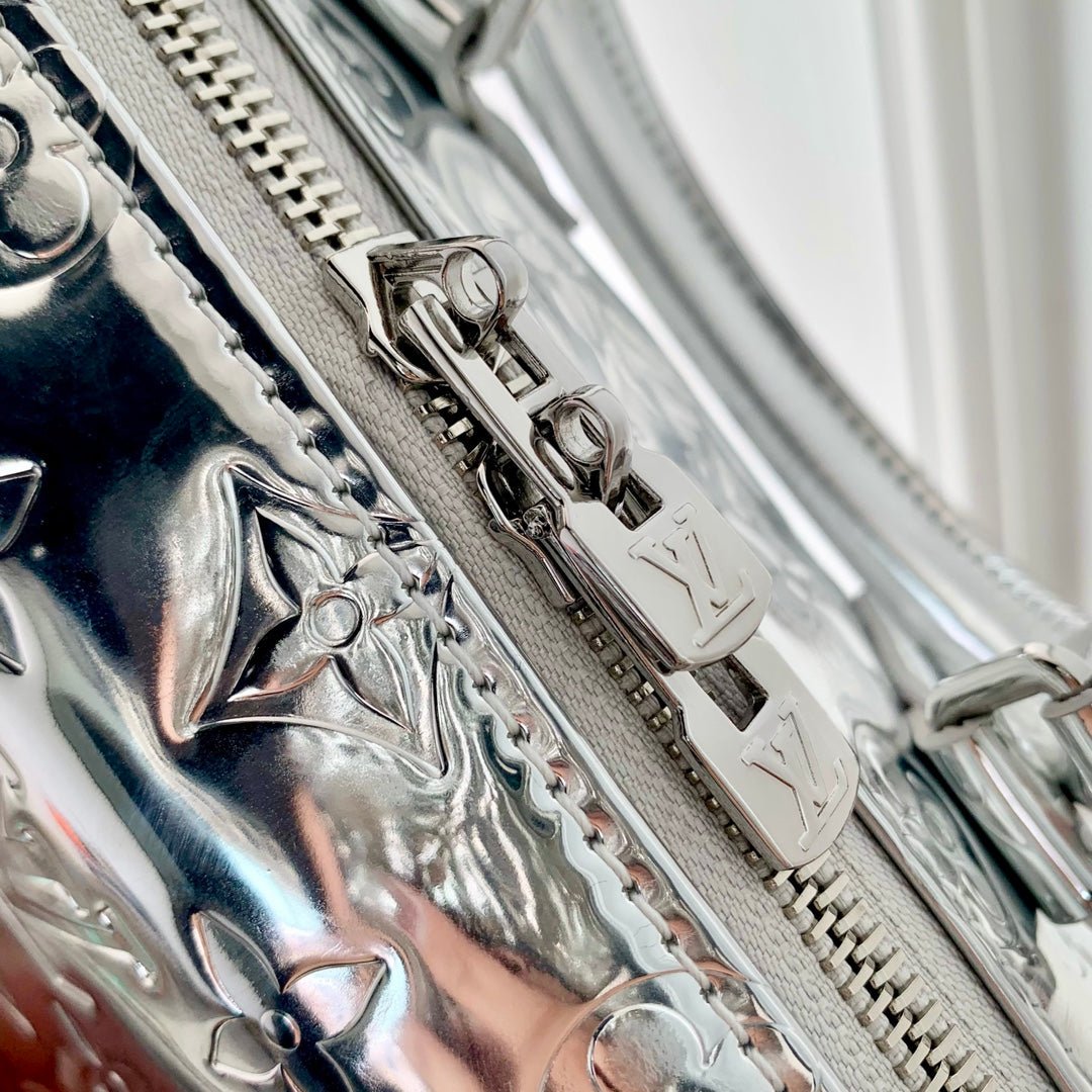 {Style No: 2X5Q4PSZ} SPEEDY BANDOULIÈRE 20 IN SILVER MONOGRAM EMBOSSED CALFSKIN - Image 7