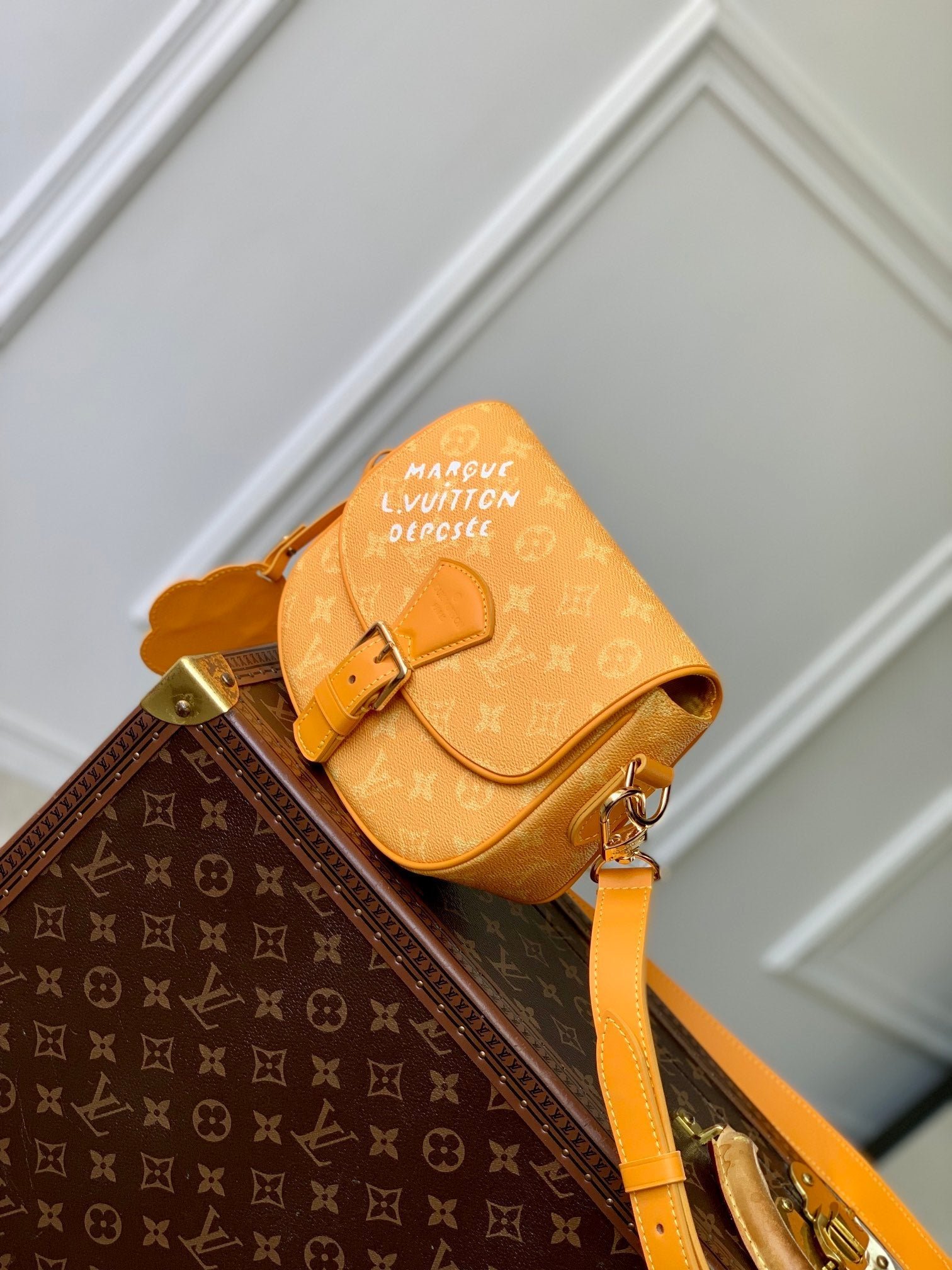 {Style No: EDKQKU7U} MONTSOURIS MESSENGER PM 20 IN PEPPER ORANGE MONOGRAM HERITAGE CANVAS - Image 4