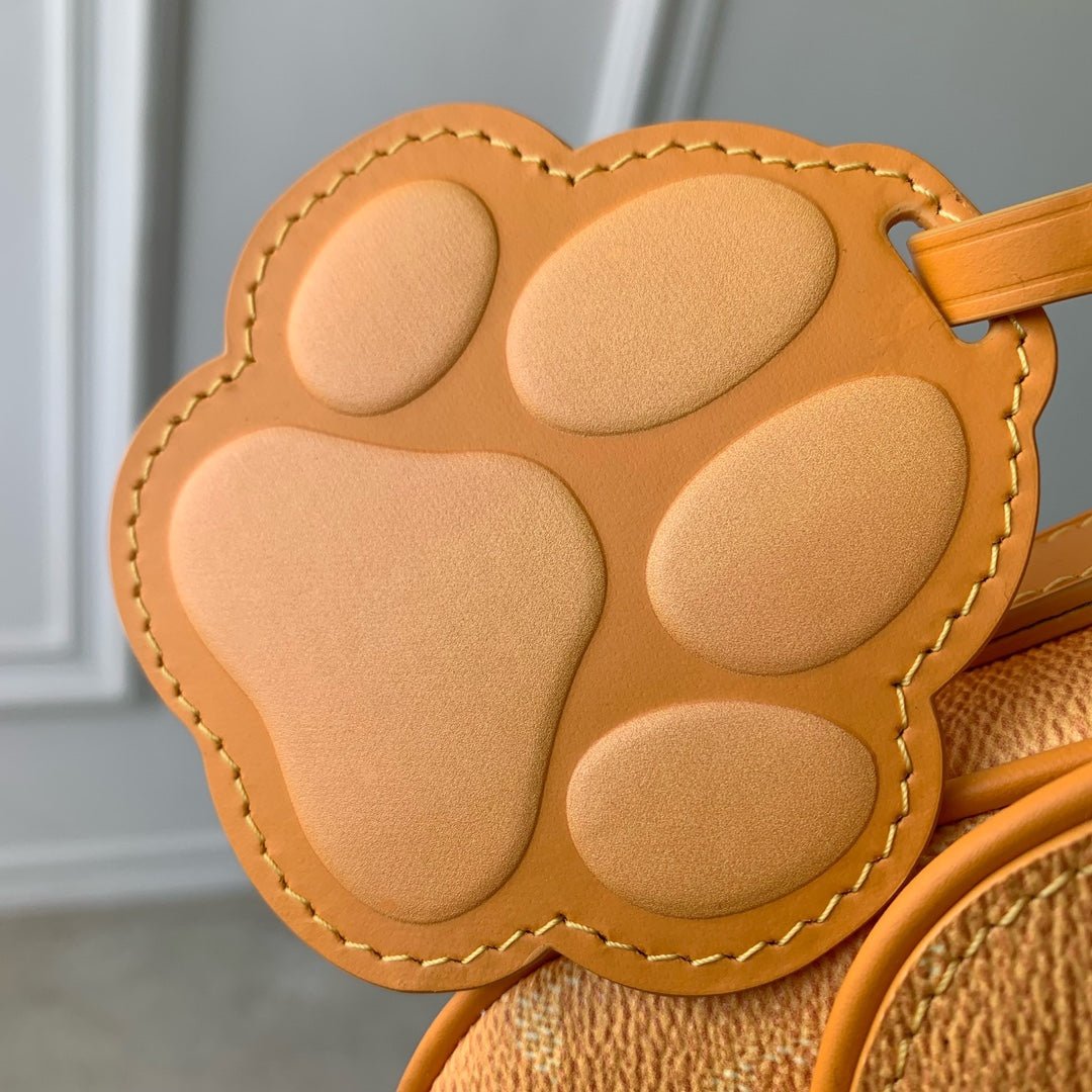 {Style No: EDKQKU7U} MONTSOURIS MESSENGER PM 20 IN PEPPER ORANGE MONOGRAM HERITAGE CANVAS - Image 6
