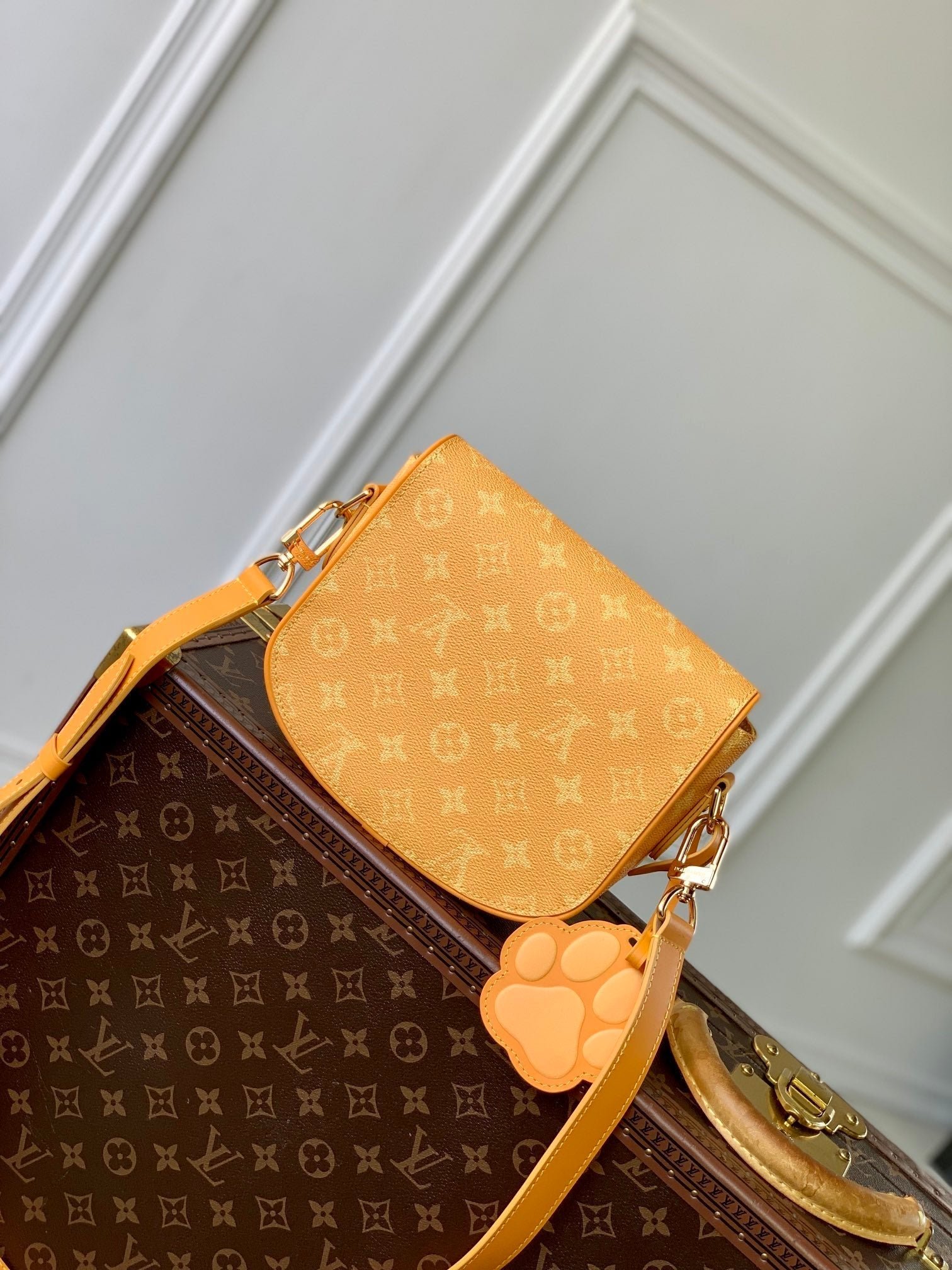 {Style No: EDKQKU7U} MONTSOURIS MESSENGER PM 20 IN PEPPER ORANGE MONOGRAM HERITAGE CANVAS - Image 2