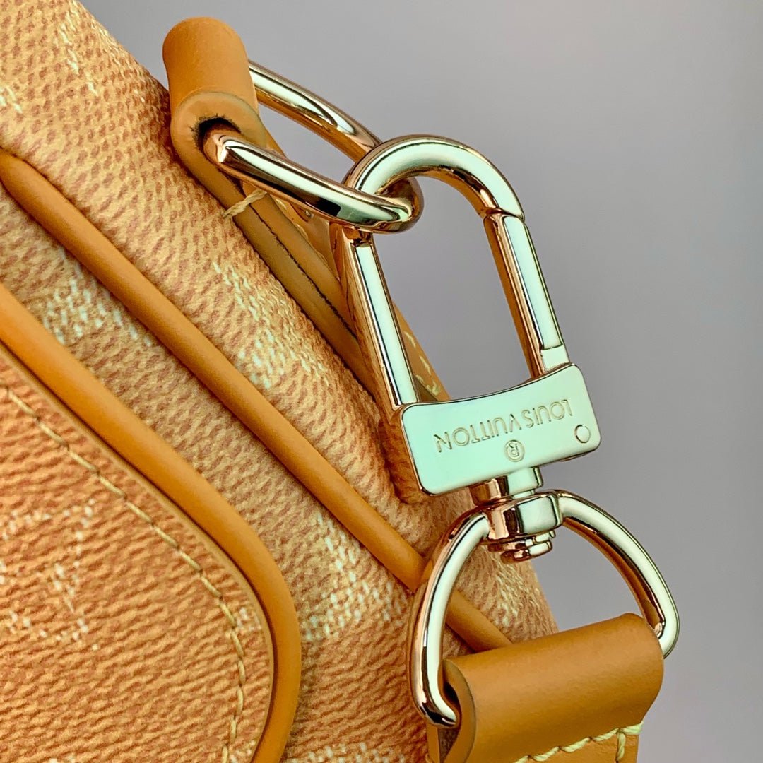 {Style No: EDKQKU7U} MONTSOURIS MESSENGER PM 20 IN PEPPER ORANGE MONOGRAM HERITAGE CANVAS - Image 3