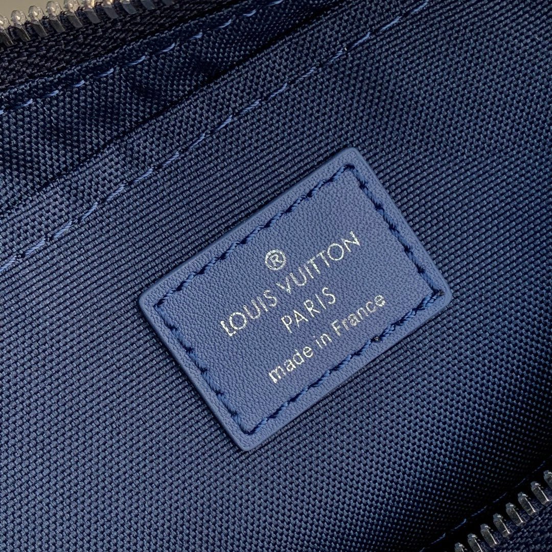 {Style No: KV8VDKBA} HAMAC BAG 28 IN BLUE MONOGRAM GRADIENT CANVAS - Image 4
