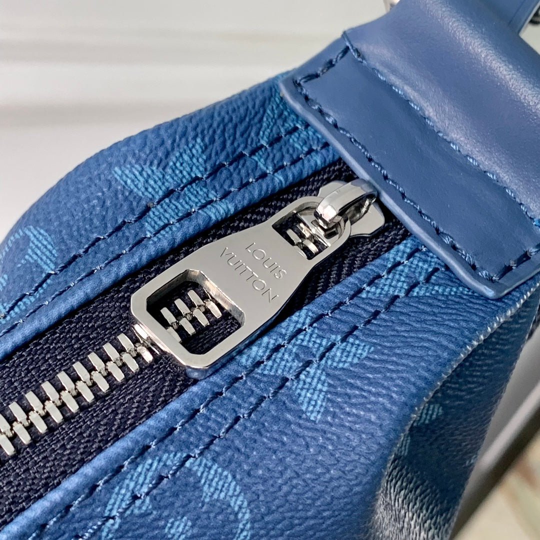 {Style No: KV8VDKBA} HAMAC BAG 28 IN BLUE MONOGRAM GRADIENT CANVAS - Image 6