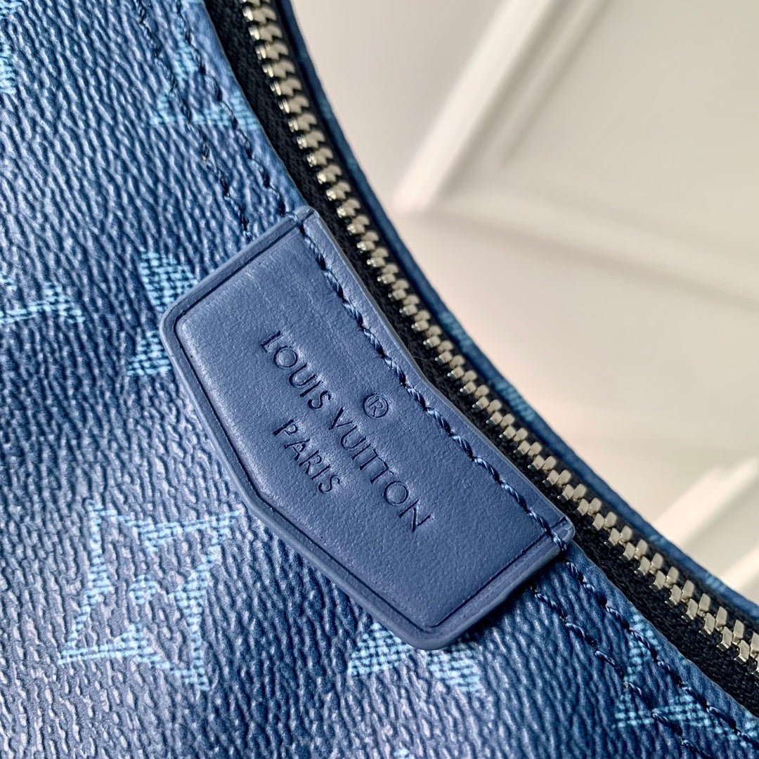 {Style No: KV8VDKBA} HAMAC BAG 28 IN BLUE MONOGRAM GRADIENT CANVAS - Image 7