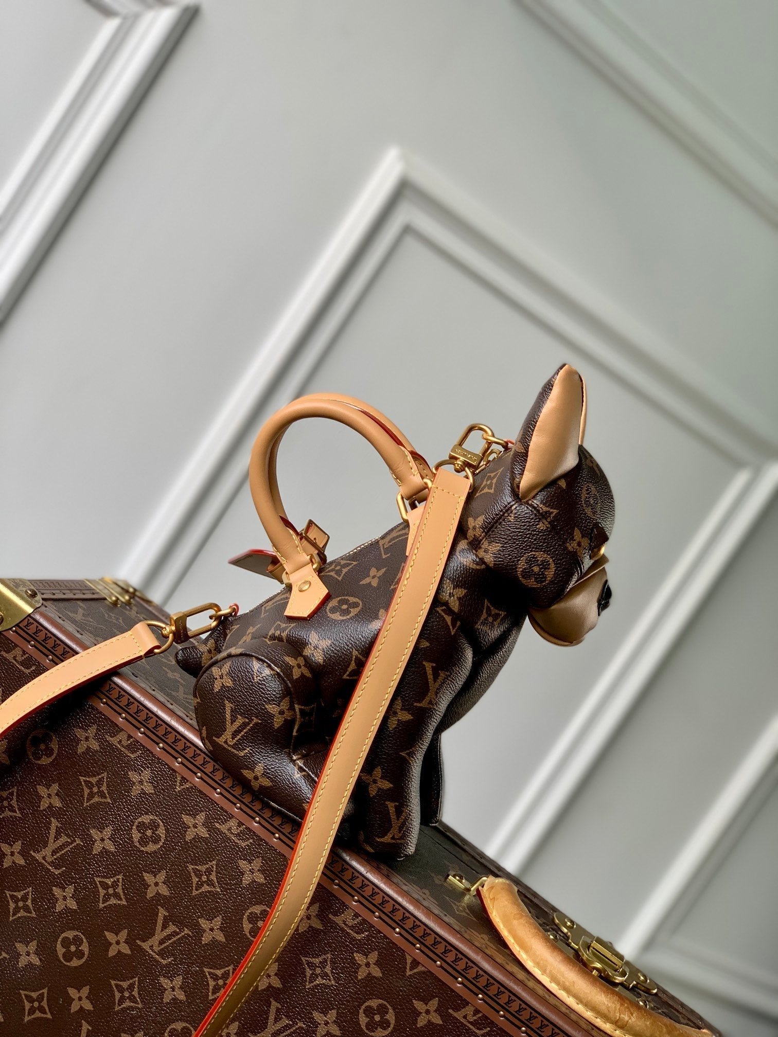 {Style No: NRACNYD3} POOCH BAG 28 IN BROWN MONOGRAM CANVAS - Image 2