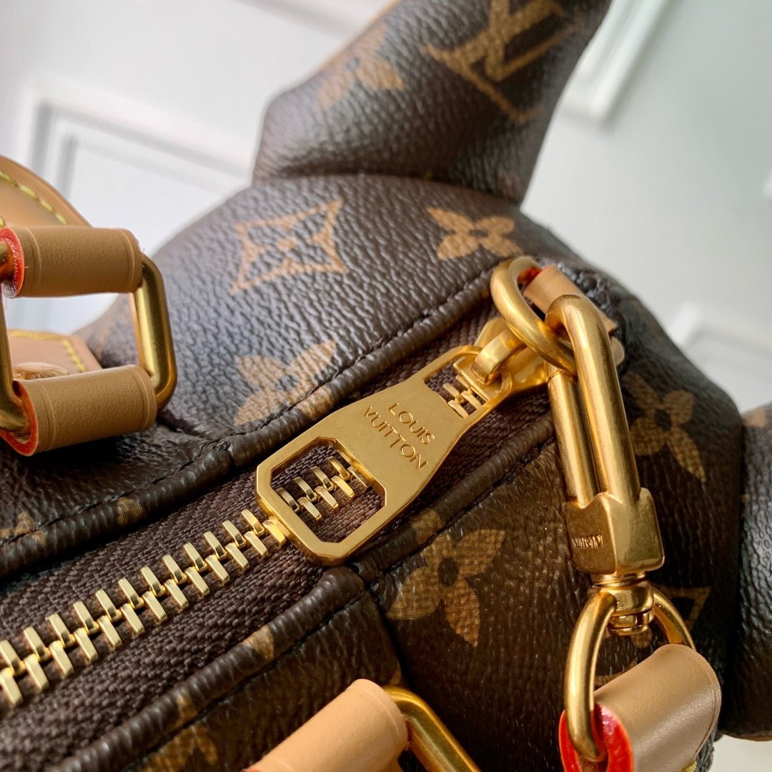 {Style No: NRACNYD3} POOCH BAG 28 IN BROWN MONOGRAM CANVAS - Image 4