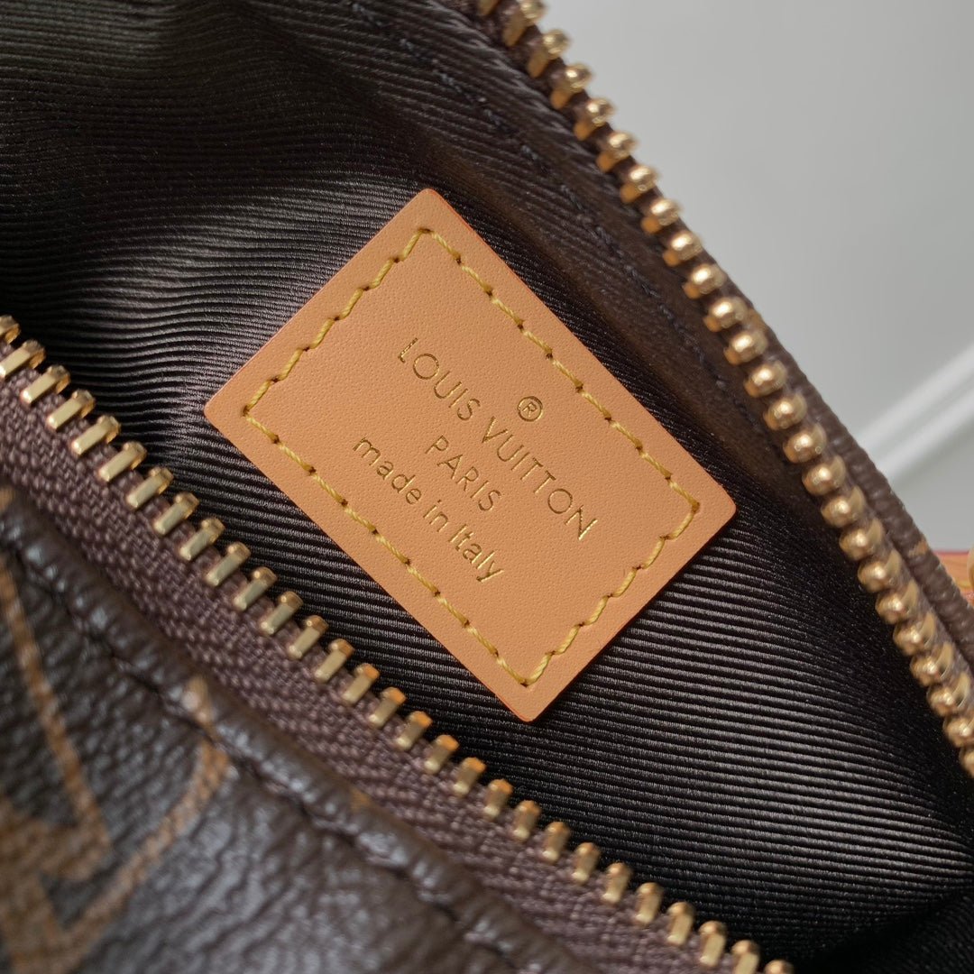 {Style No: NRACNYD3} POOCH BAG 28 IN BROWN MONOGRAM CANVAS - Image 7