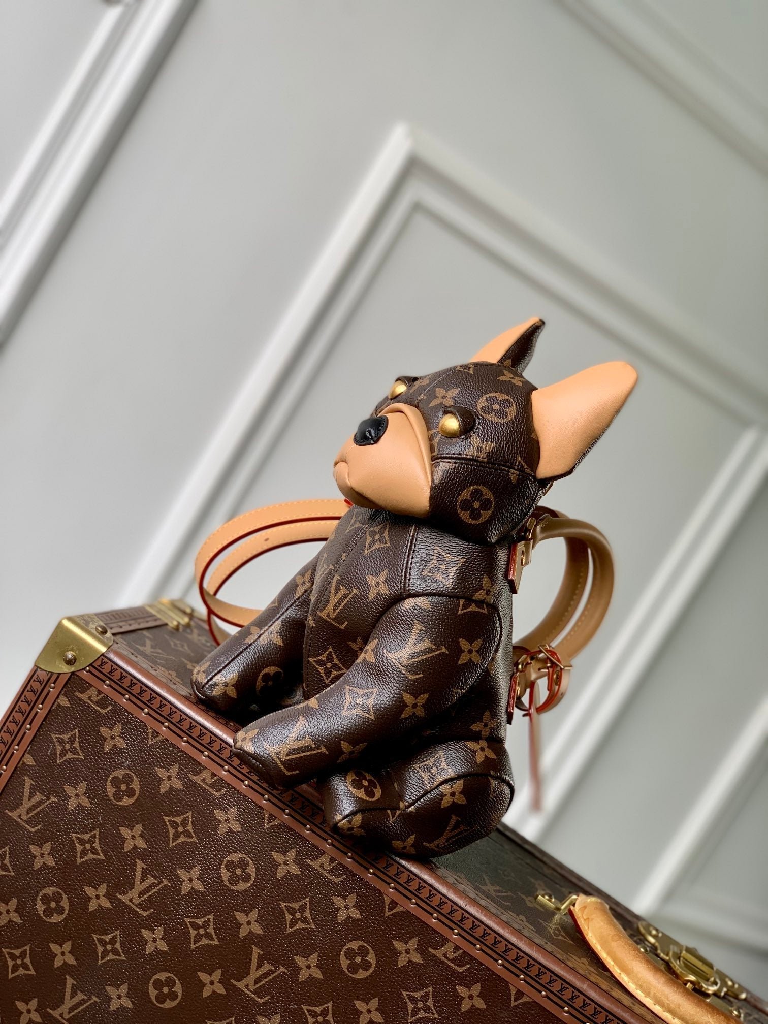 {Style No: NRACNYD3} POOCH BAG 28 IN BROWN MONOGRAM CANVAS - Image 9