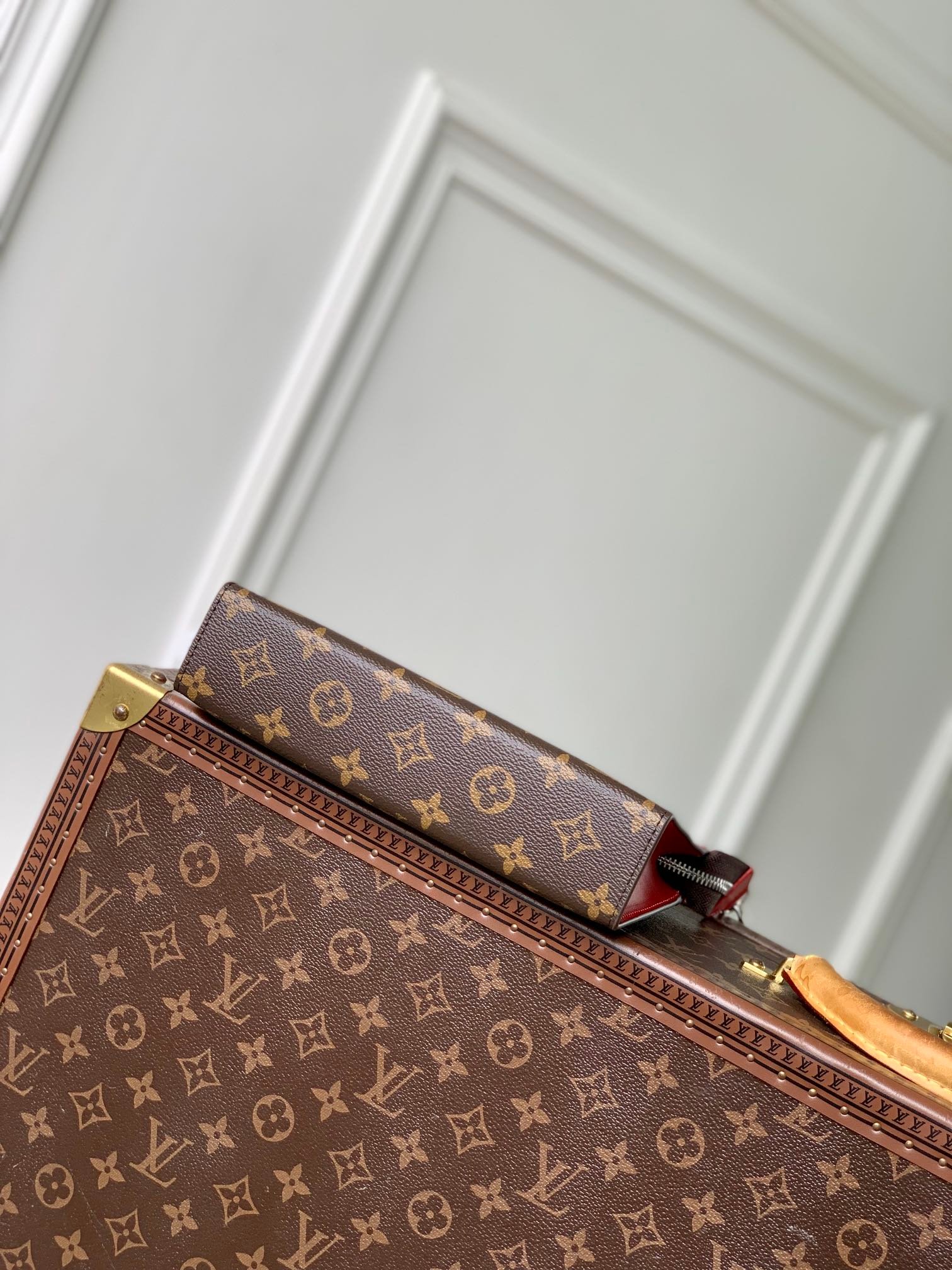 {Style No: ZOP1D1RC} GASTON WEARABLE WALLET 18 IN BROWN MONOGRAM CANVAS MIX RED CALFSKIN - Image 5