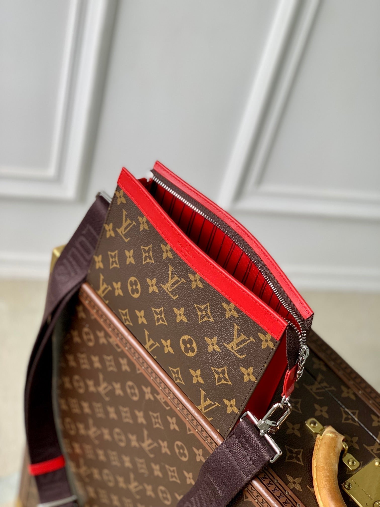 {Style No: ZOP1D1RC} GASTON WEARABLE WALLET 18 IN BROWN MONOGRAM CANVAS MIX RED CALFSKIN - Image 4