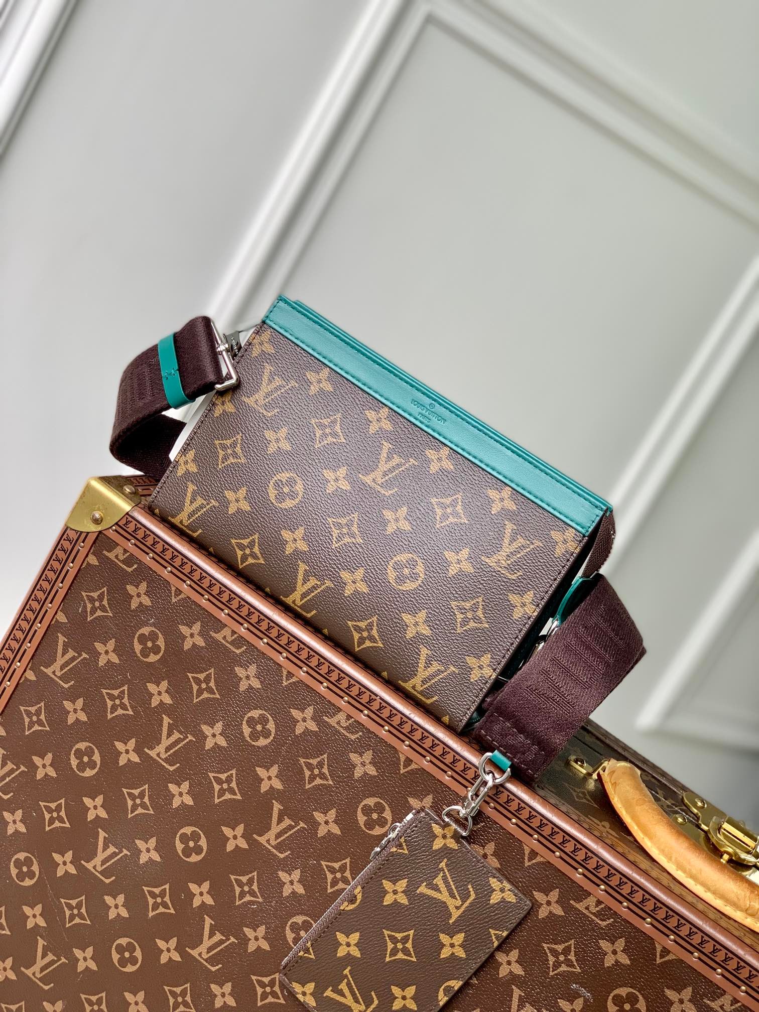 {Style No: AL915S4V} GASTON WEARABLE WALLET 18 IN BROWN MONOGRAM CANVAS MIX GREEN CALFSKIN - Image 2