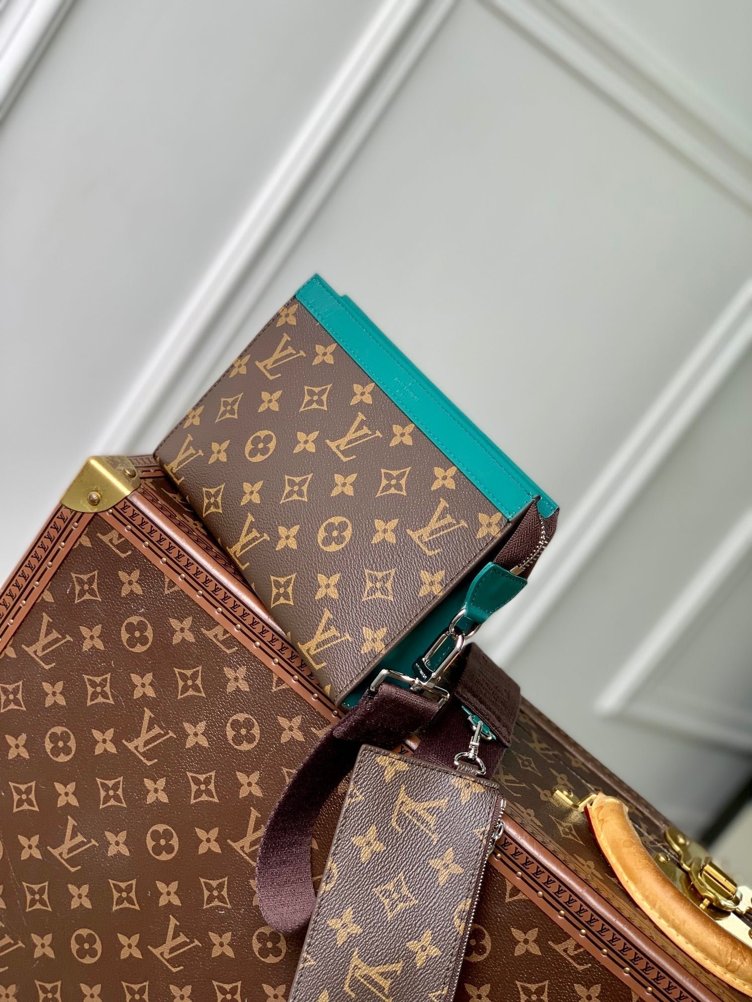 {Style No: AL915S4V} GASTON WEARABLE WALLET 18 IN BROWN MONOGRAM CANVAS MIX GREEN CALFSKIN - Image 9