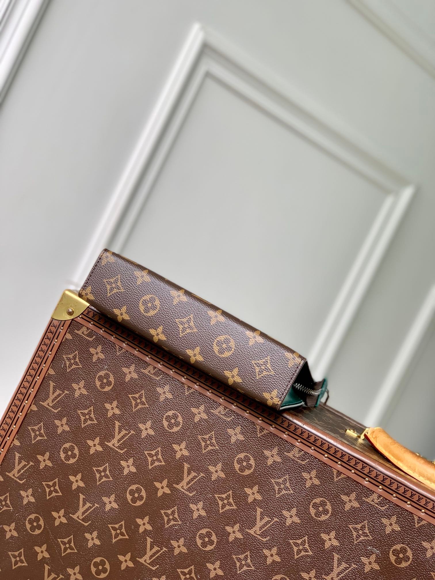 {Style No: AL915S4V} GASTON WEARABLE WALLET 18 IN BROWN MONOGRAM CANVAS MIX GREEN CALFSKIN - Image 3