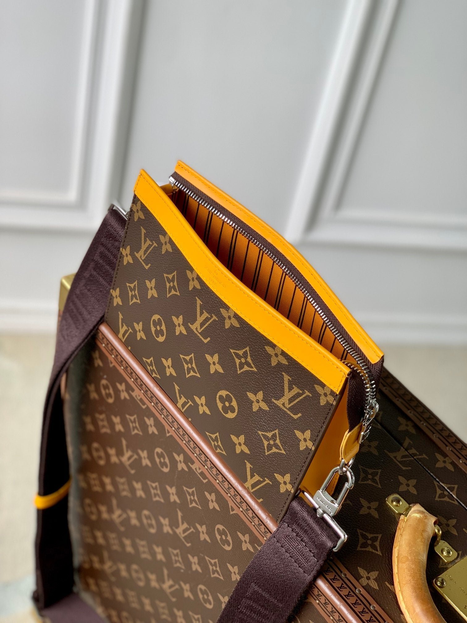 {Style No: RK6NZYDQ} GASTON WEARABLE WALLET 18 IN BROWN MONOGRAM CANVAS MIX YELLOW CALFSKIN - Image 7