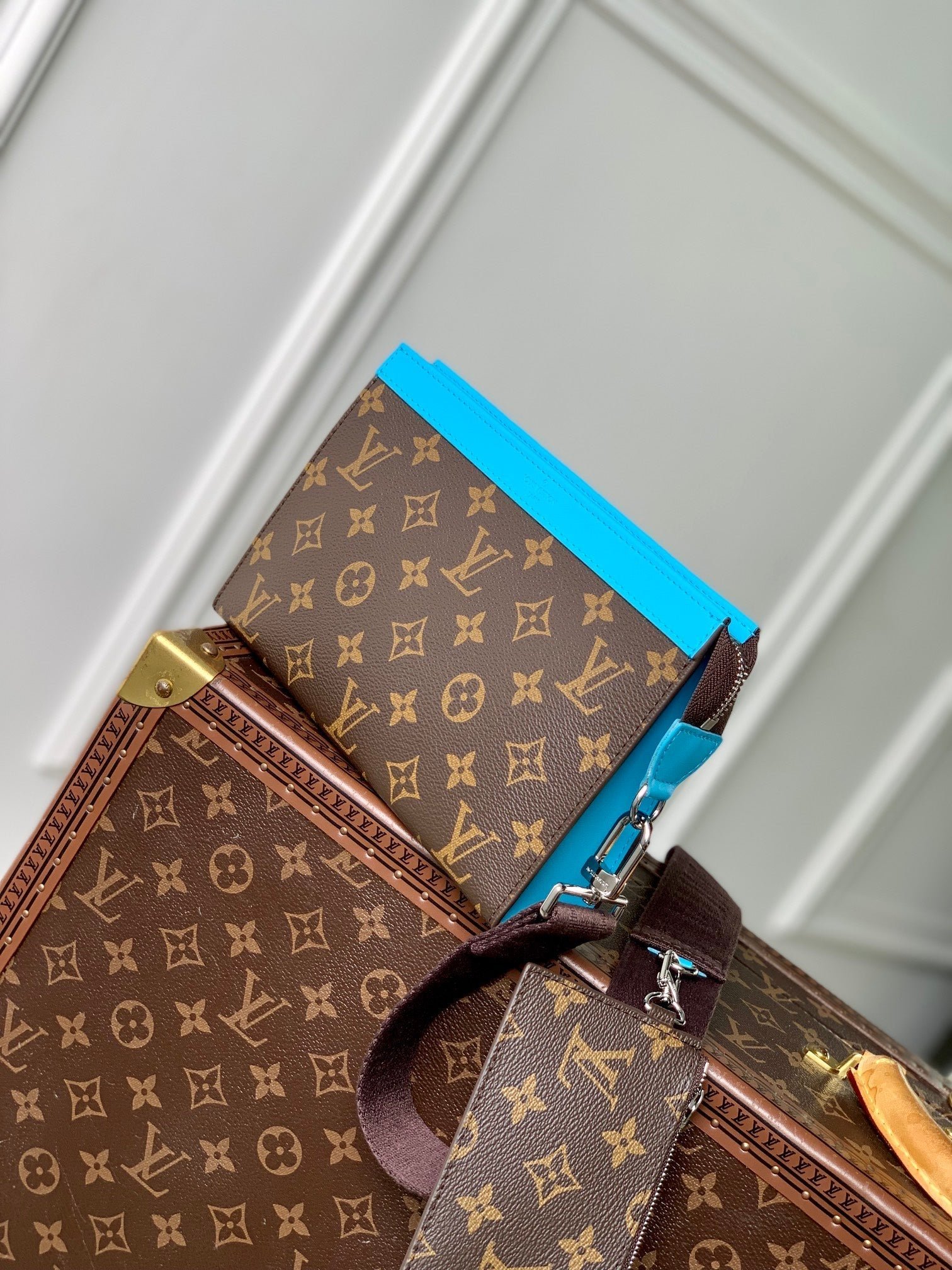 {Style No: 66OG7A17} GASTON WEARABLE WALLET 18 IN BROWN MONOGRAM CANVAS MIX SKY CALFSKIN - Image 2